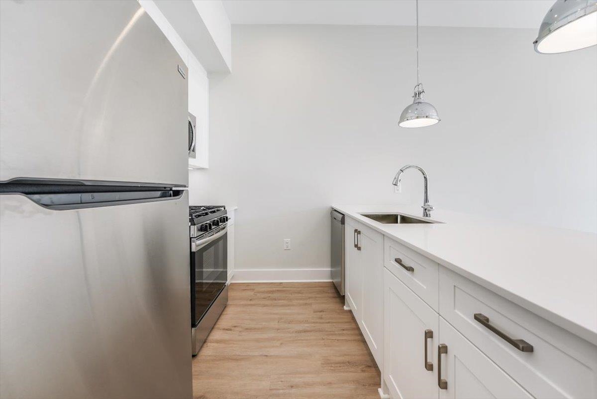 667-665 GRAND ST Unit: 205