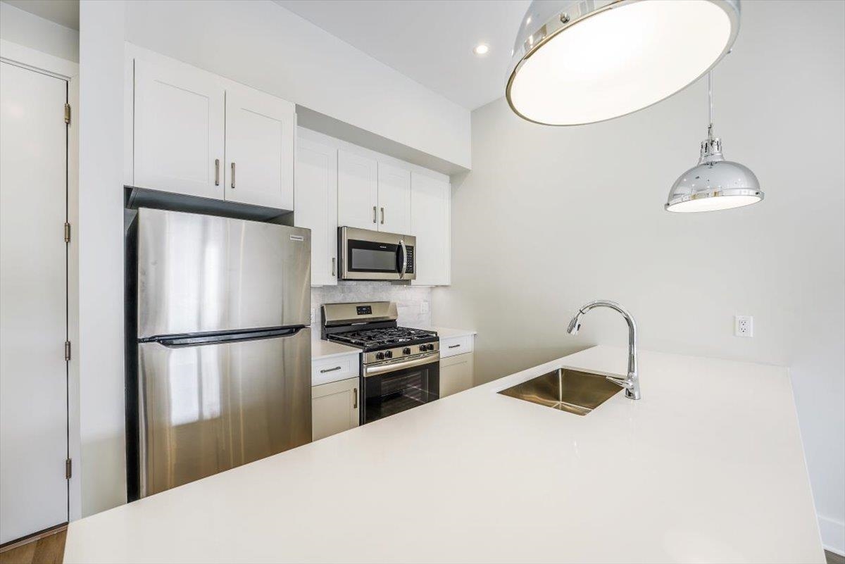 667-665 GRAND ST Unit: 205
