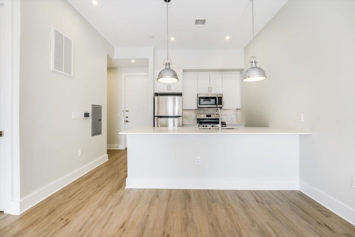 667-665 GRAND ST Unit: 205