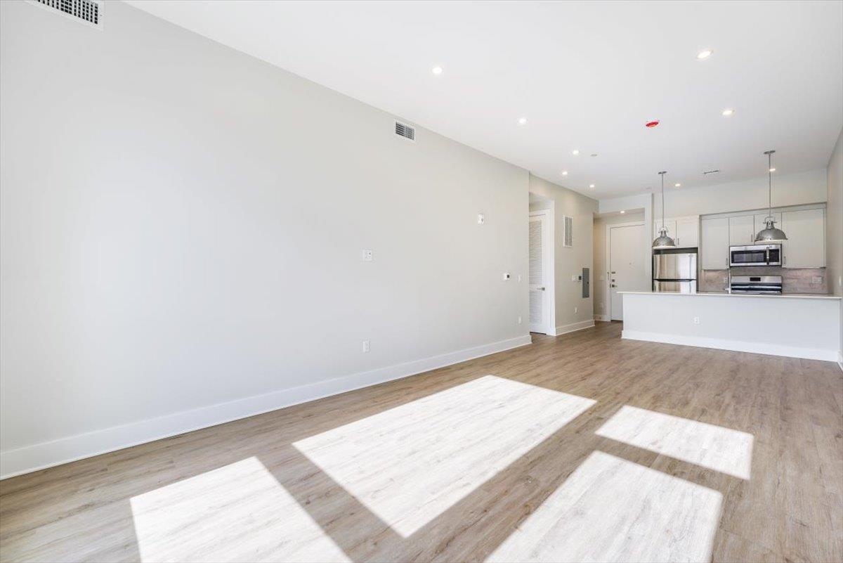 667-665 GRAND ST Unit: 205