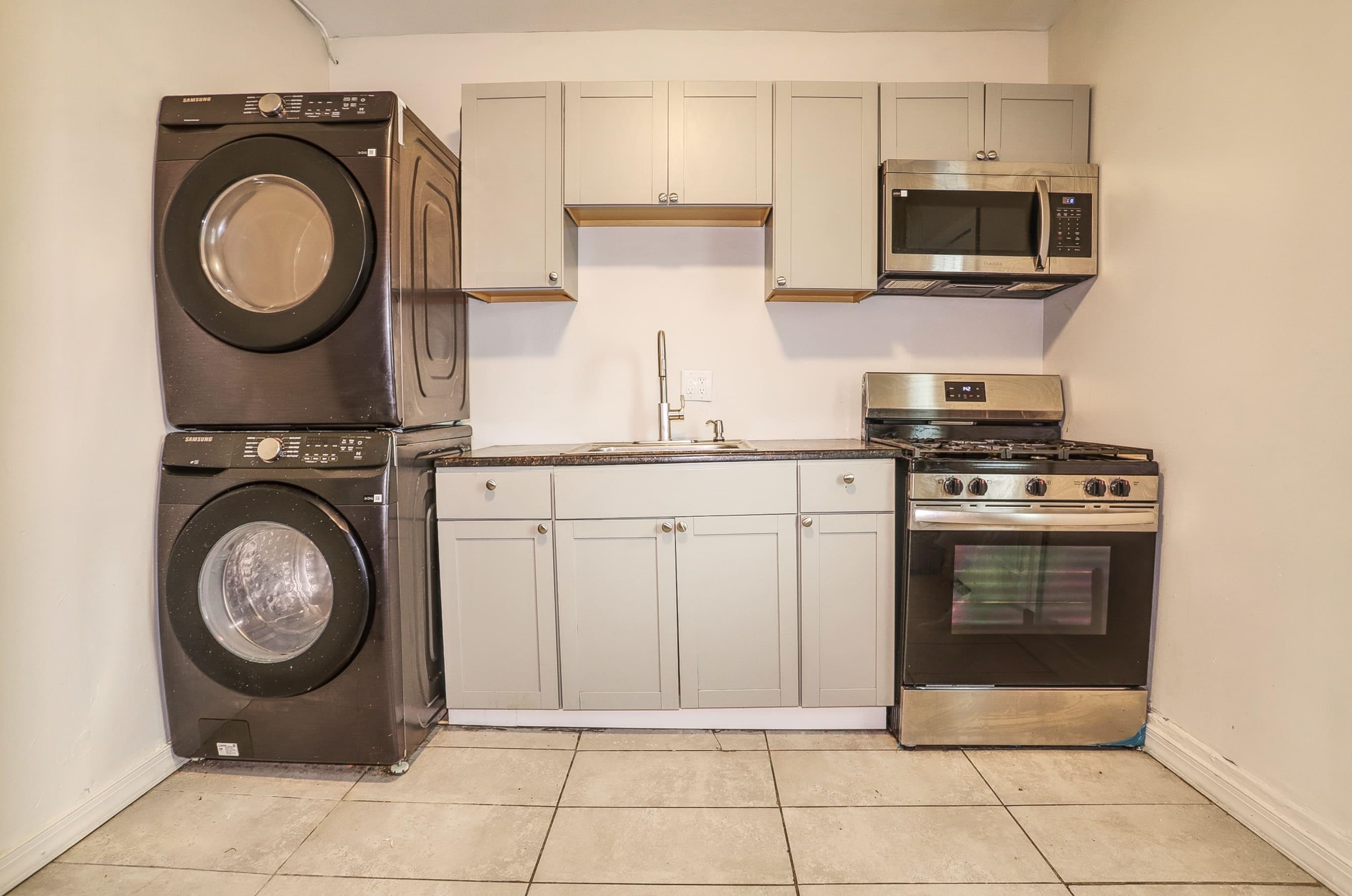 112 RANDOLPH AVE Unit: 1