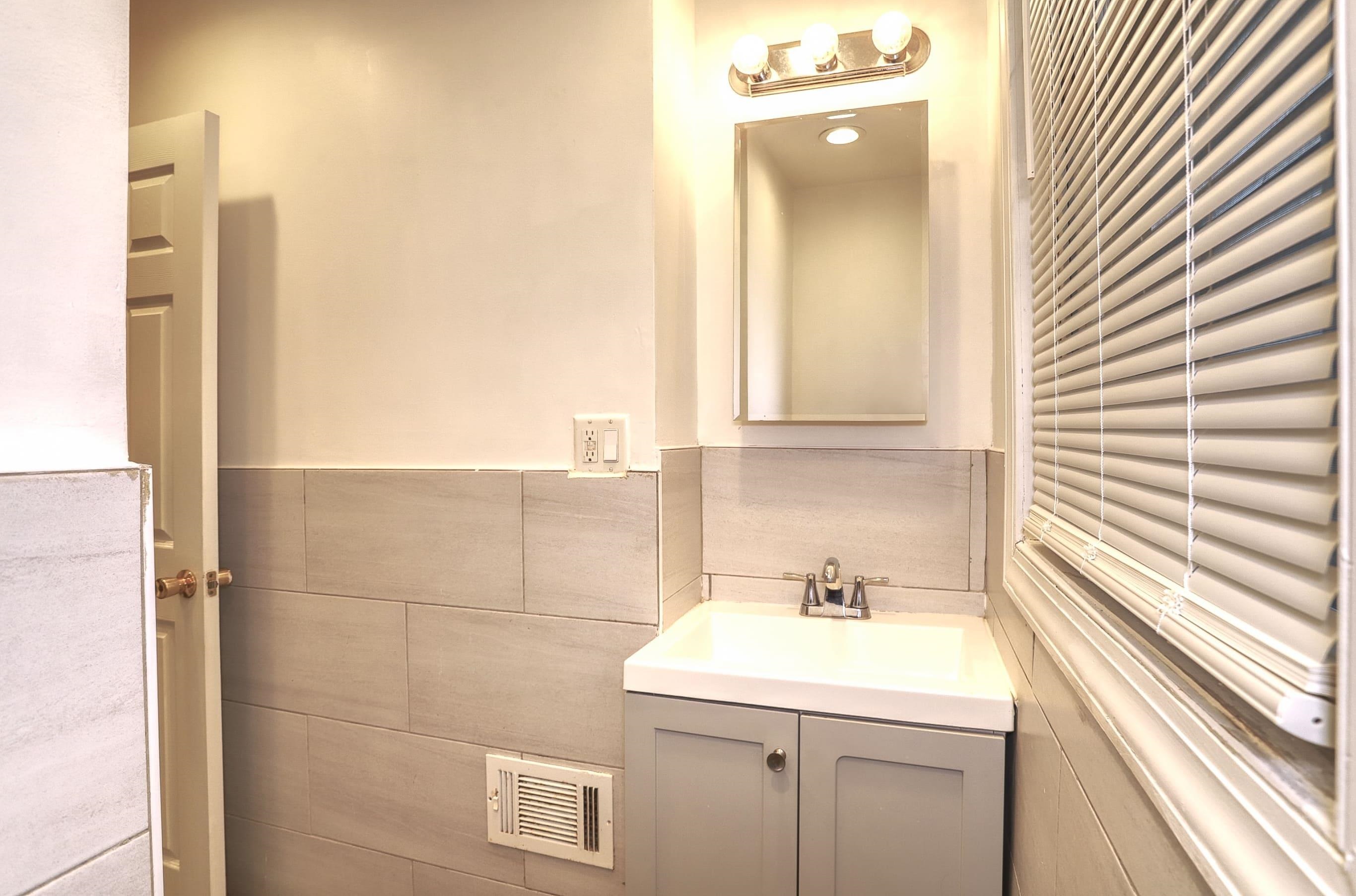 112 RANDOLPH AVE Unit: 1