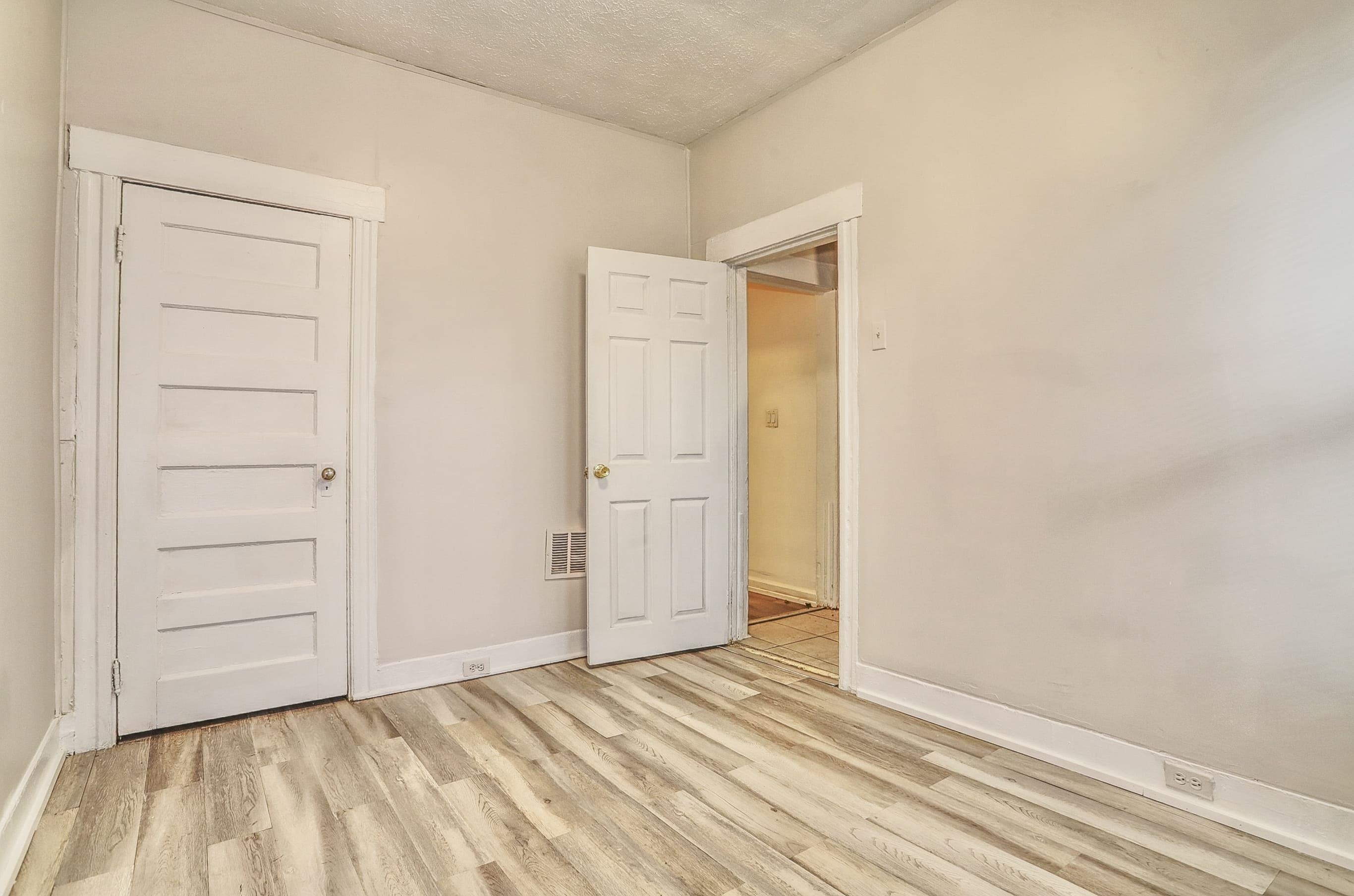 112 RANDOLPH AVE Unit: 1