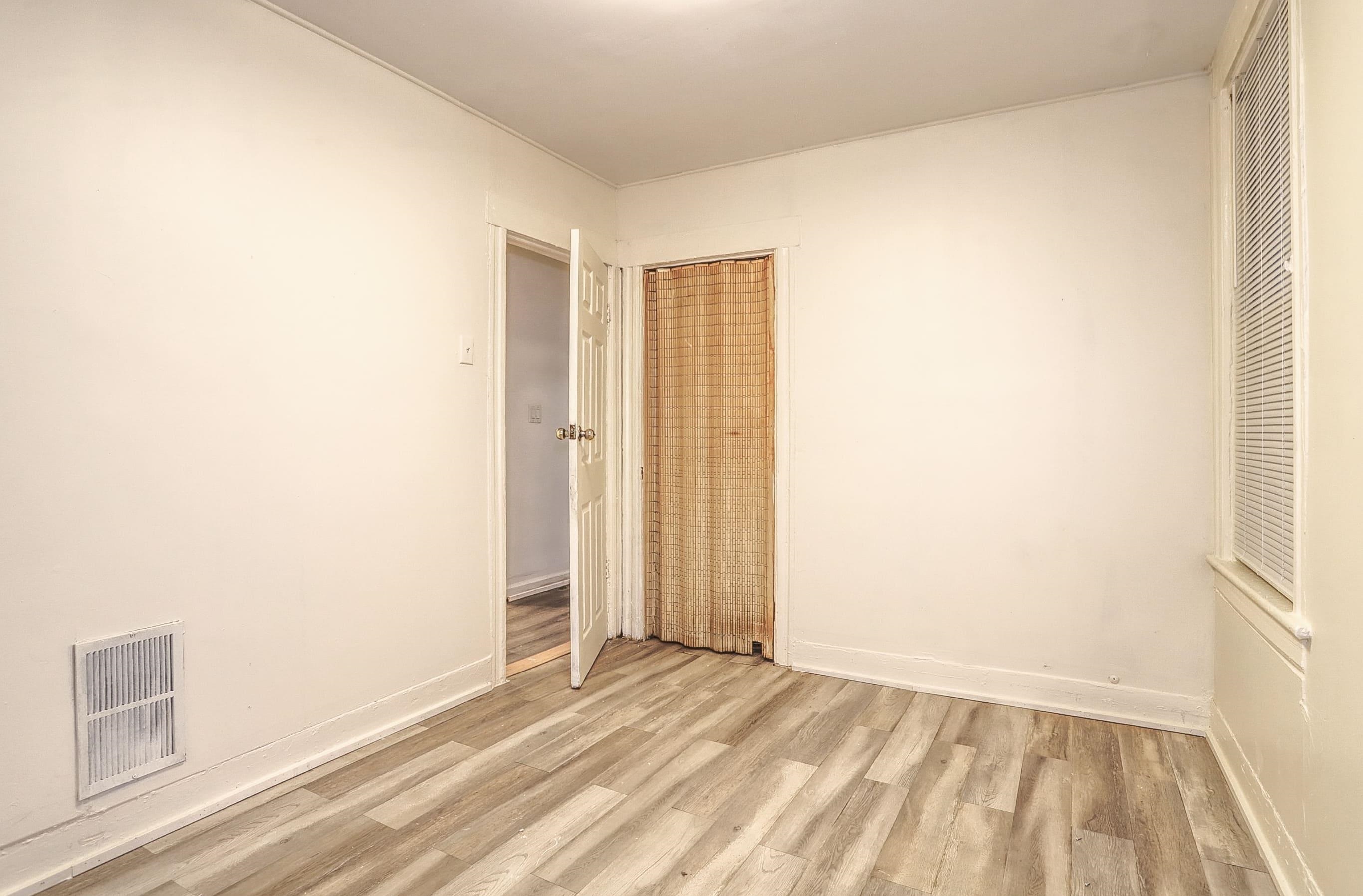 112 RANDOLPH AVE Unit: 1