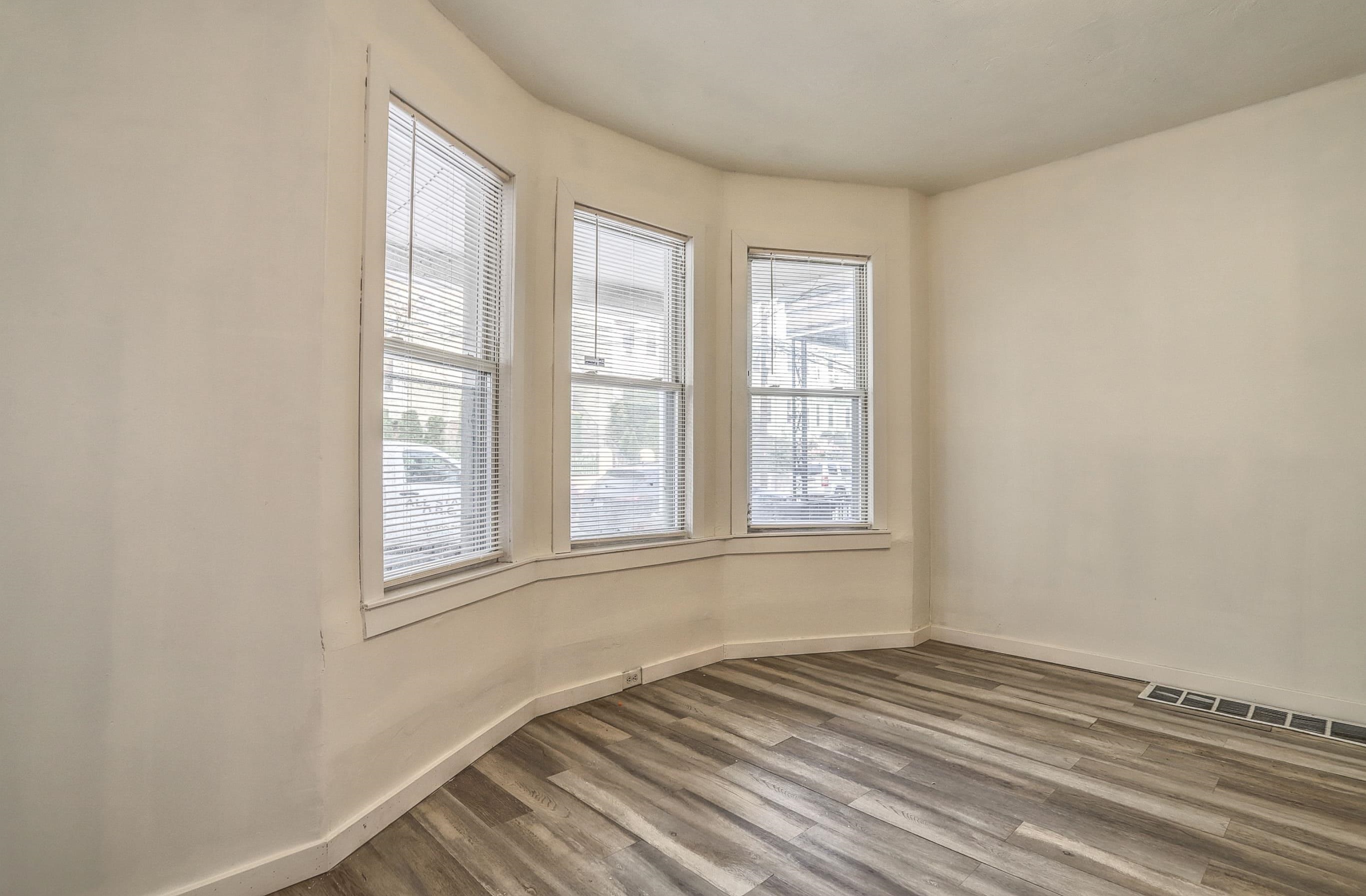 112 RANDOLPH AVE Unit: 1