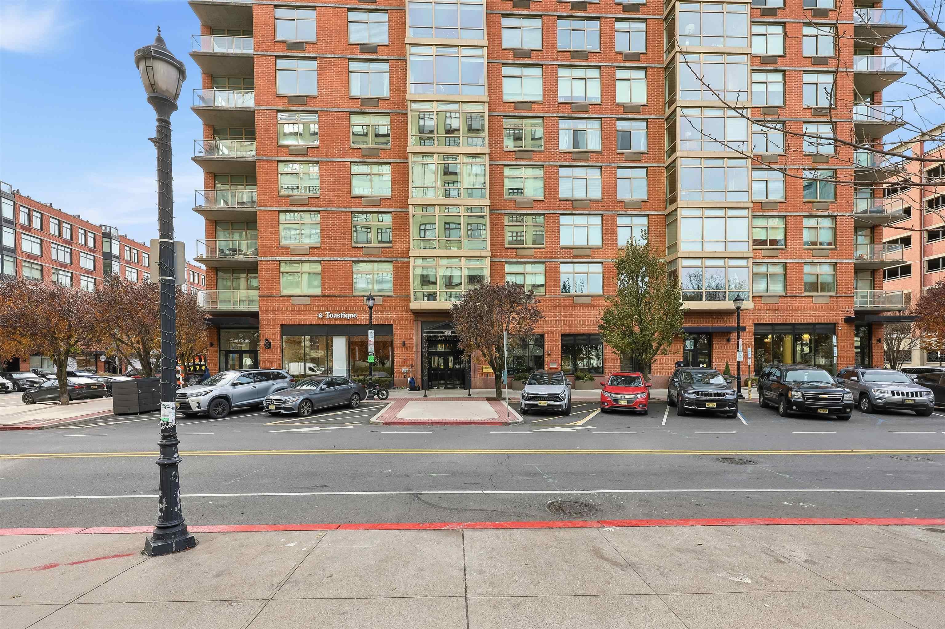 1450 WASHINGTON ST Unit: 215