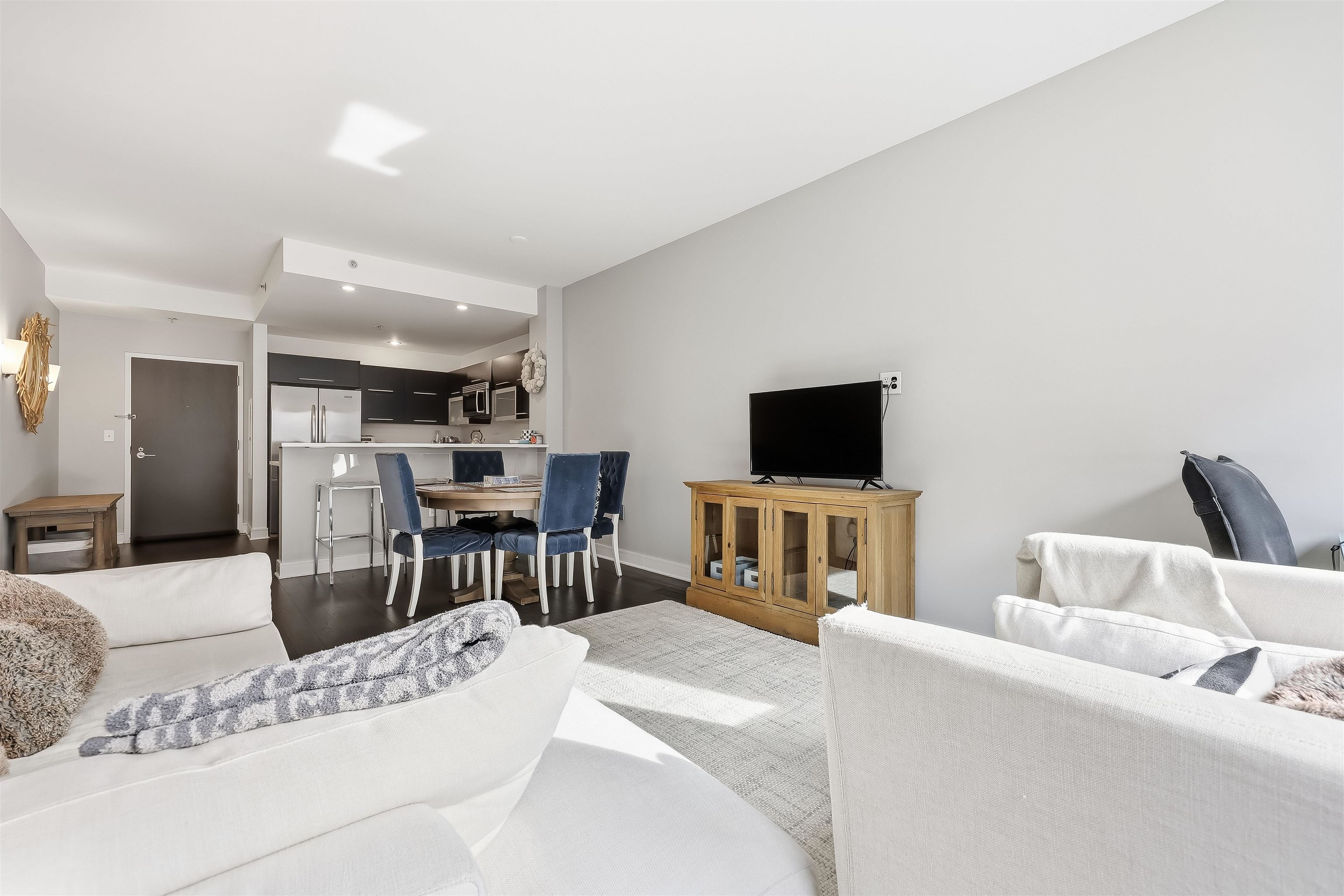 1450 WASHINGTON ST Unit: 215