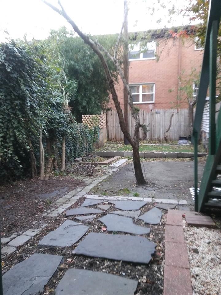 220 GARDEN ST Unit: 1(Grnd)