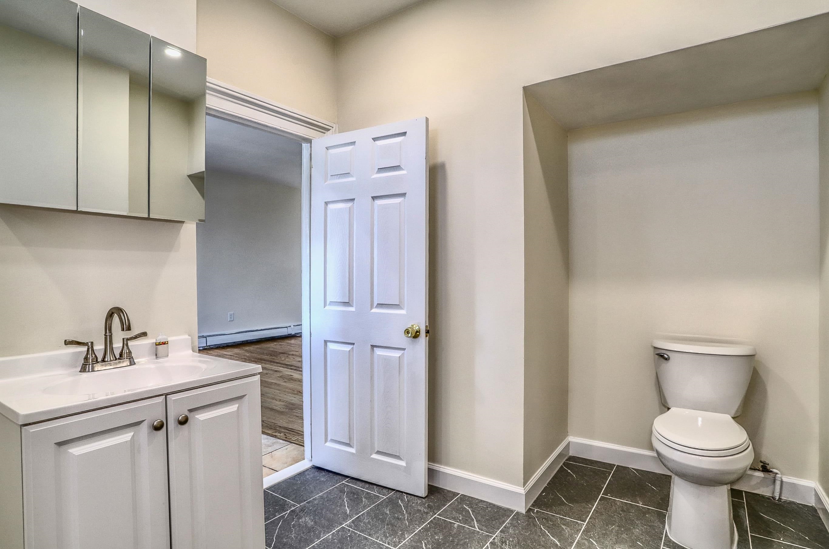 377 PALISADE AVE Unit: 3