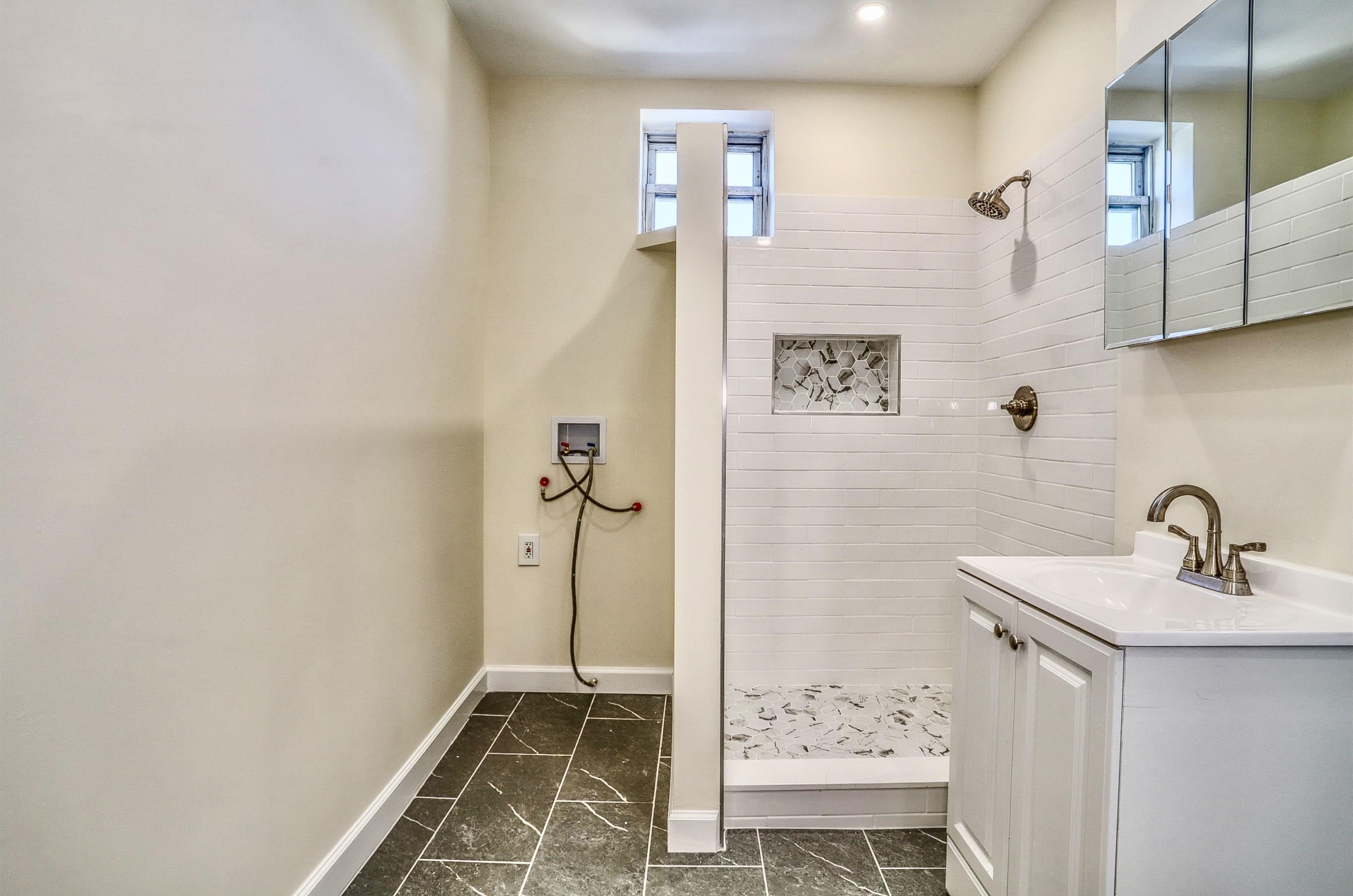 377 PALISADE AVE Unit: 3