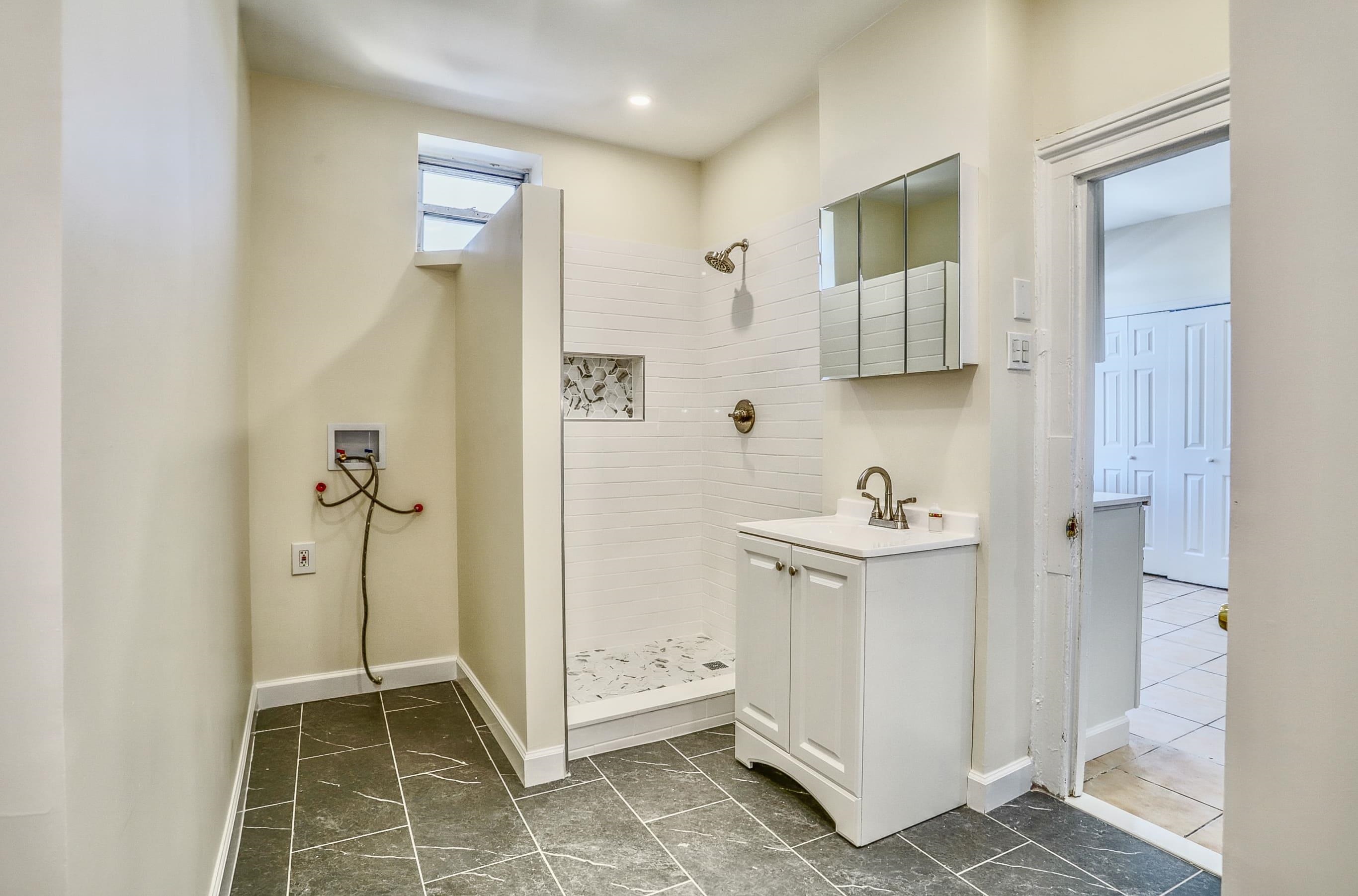 377 PALISADE AVE Unit: 3