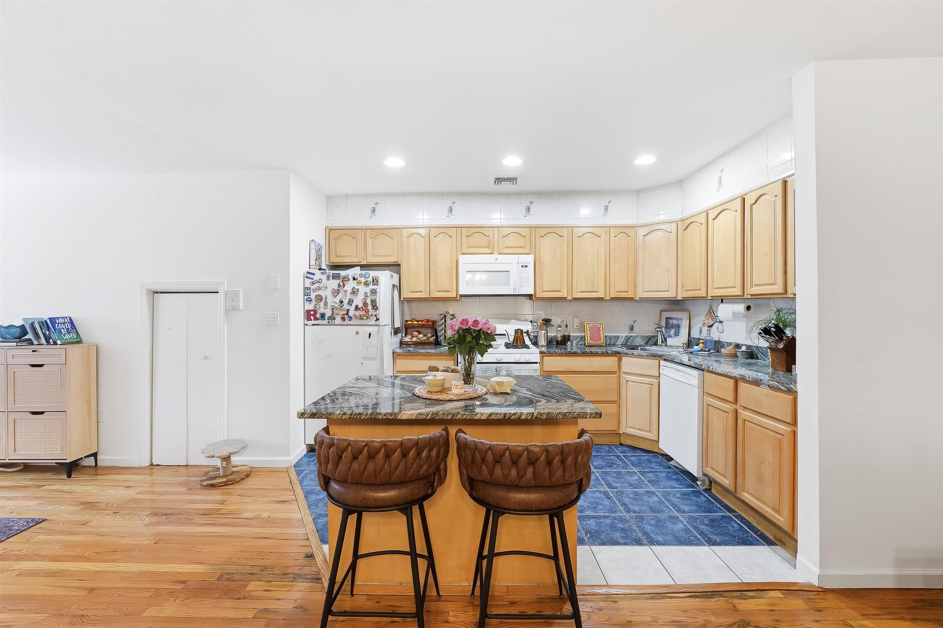 62 MONROE ST Unit: 1