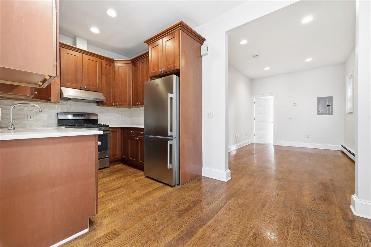 202 BOWERS ST Unit: 3