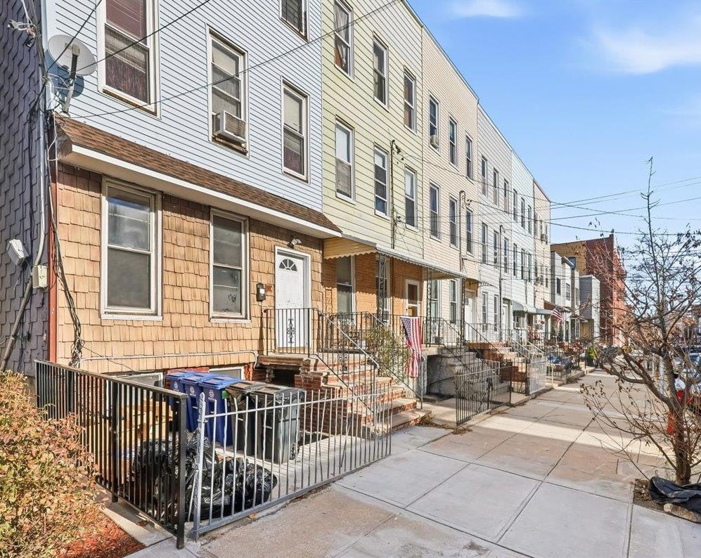 202 BOWERS ST Unit: 3