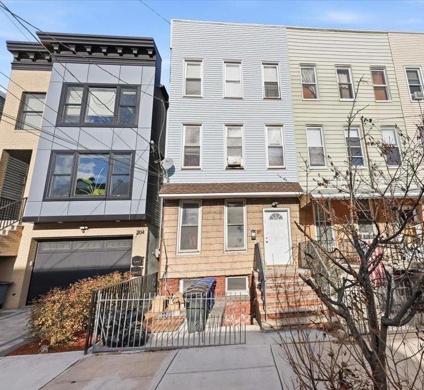 202 BOWERS ST Unit: 3