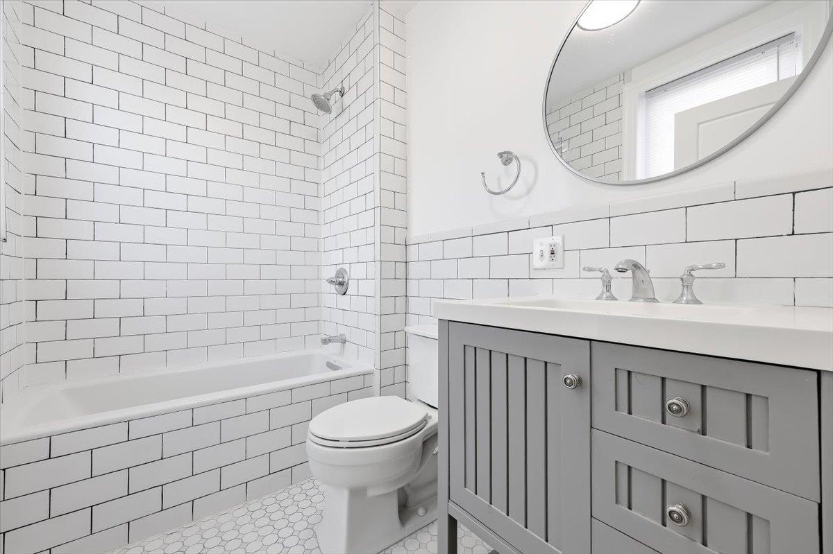 202 BOWERS ST Unit: 3