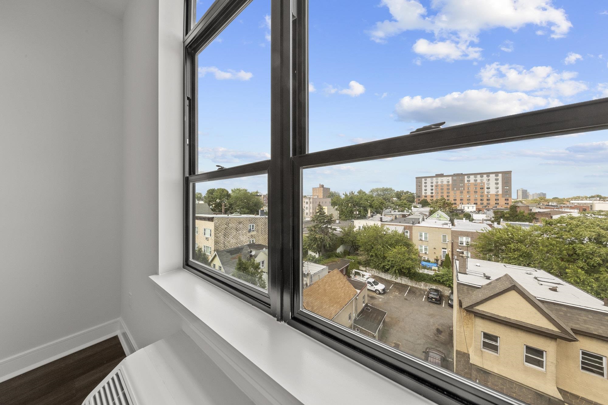 121 34TH ST Unit: 401