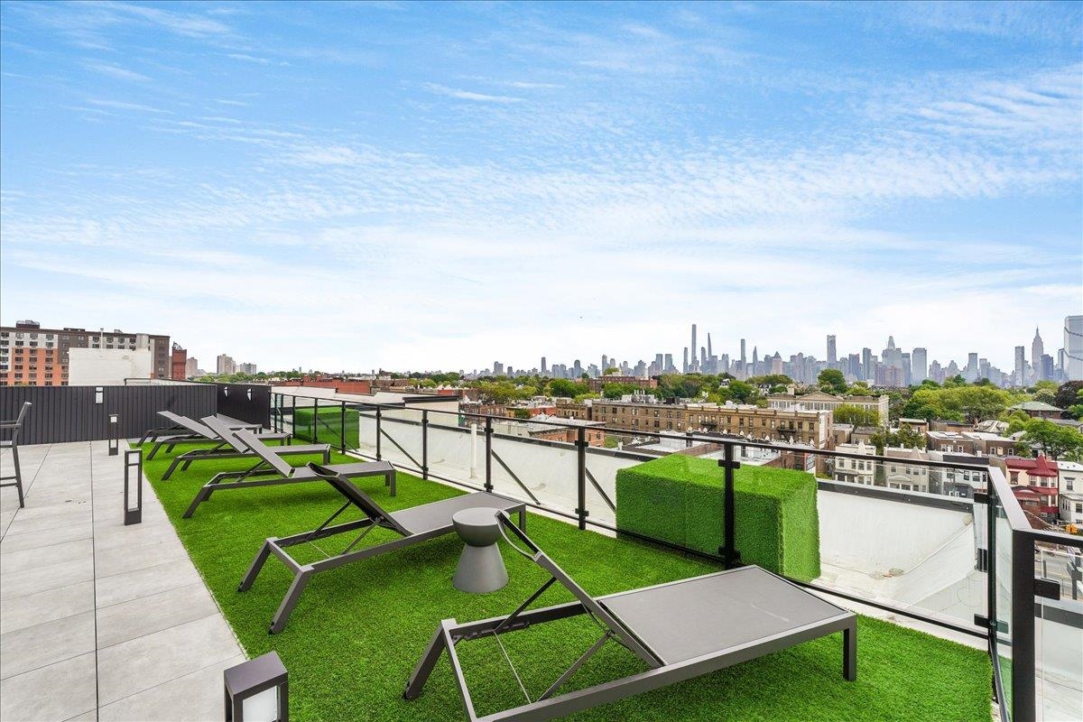 121 34TH ST Unit: 401