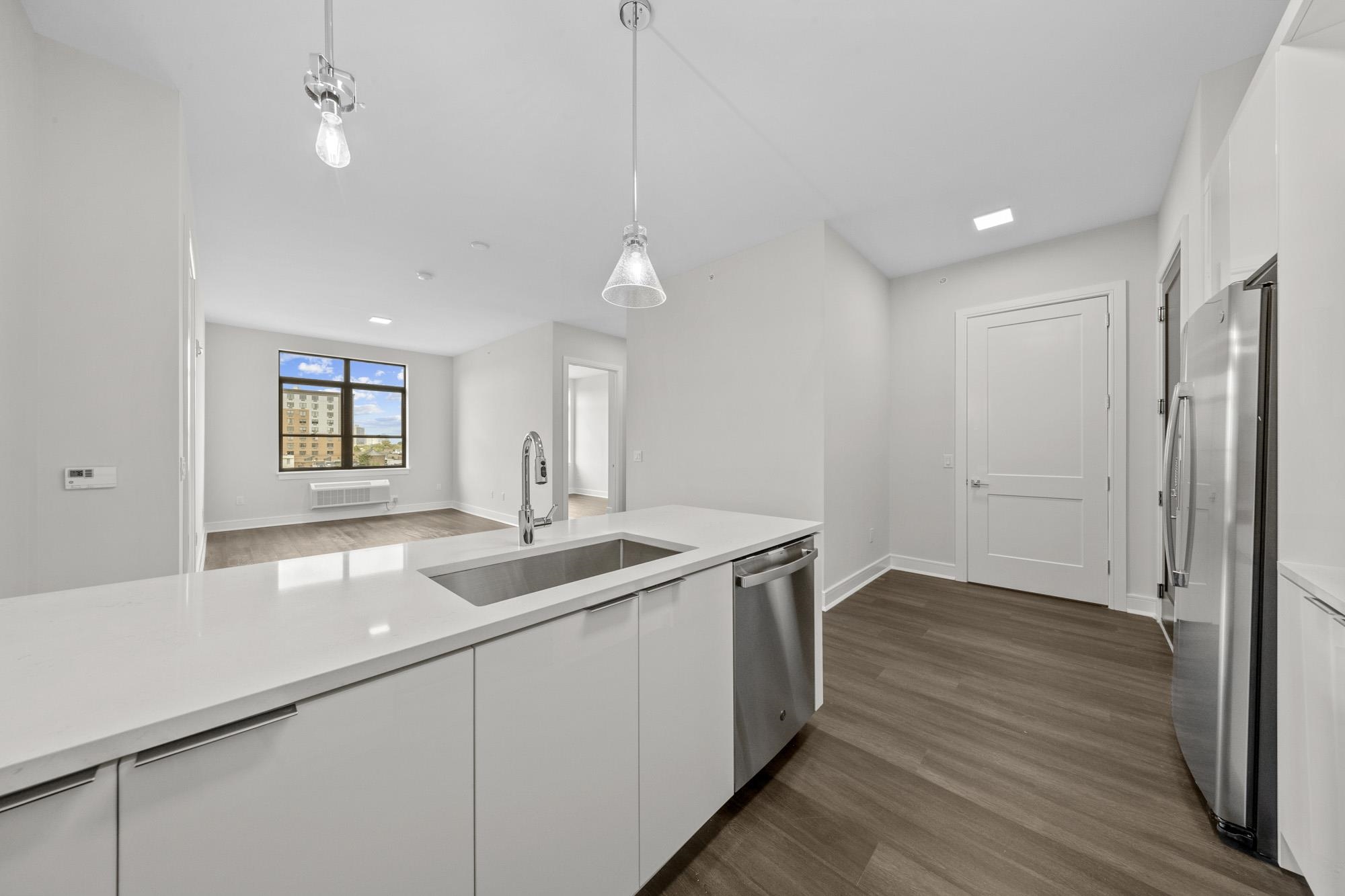 121 34TH ST Unit: 401