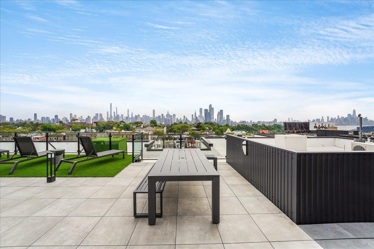 121 34TH ST Unit: 401