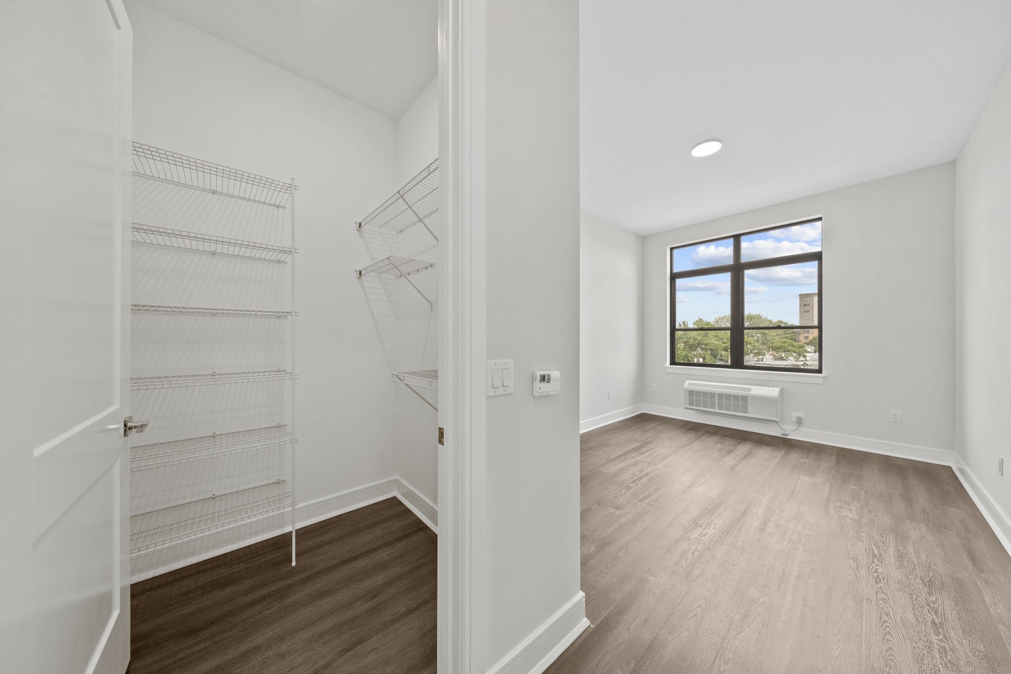 121 34TH ST Unit: 401