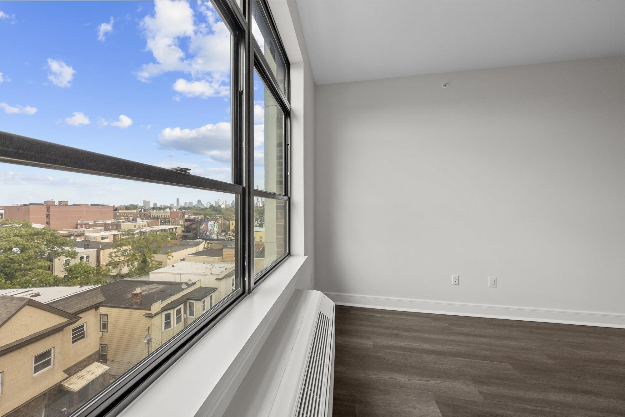 121 34TH ST Unit: 401