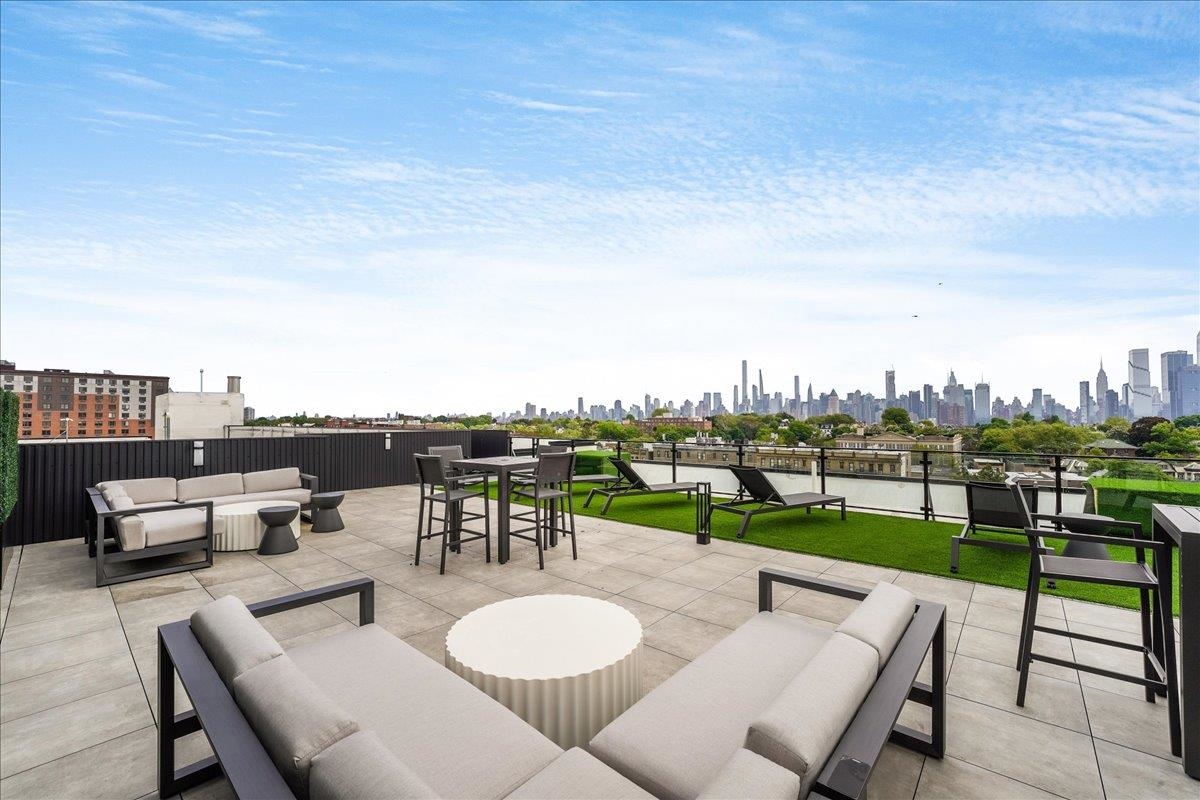 121 34TH ST Unit: 401