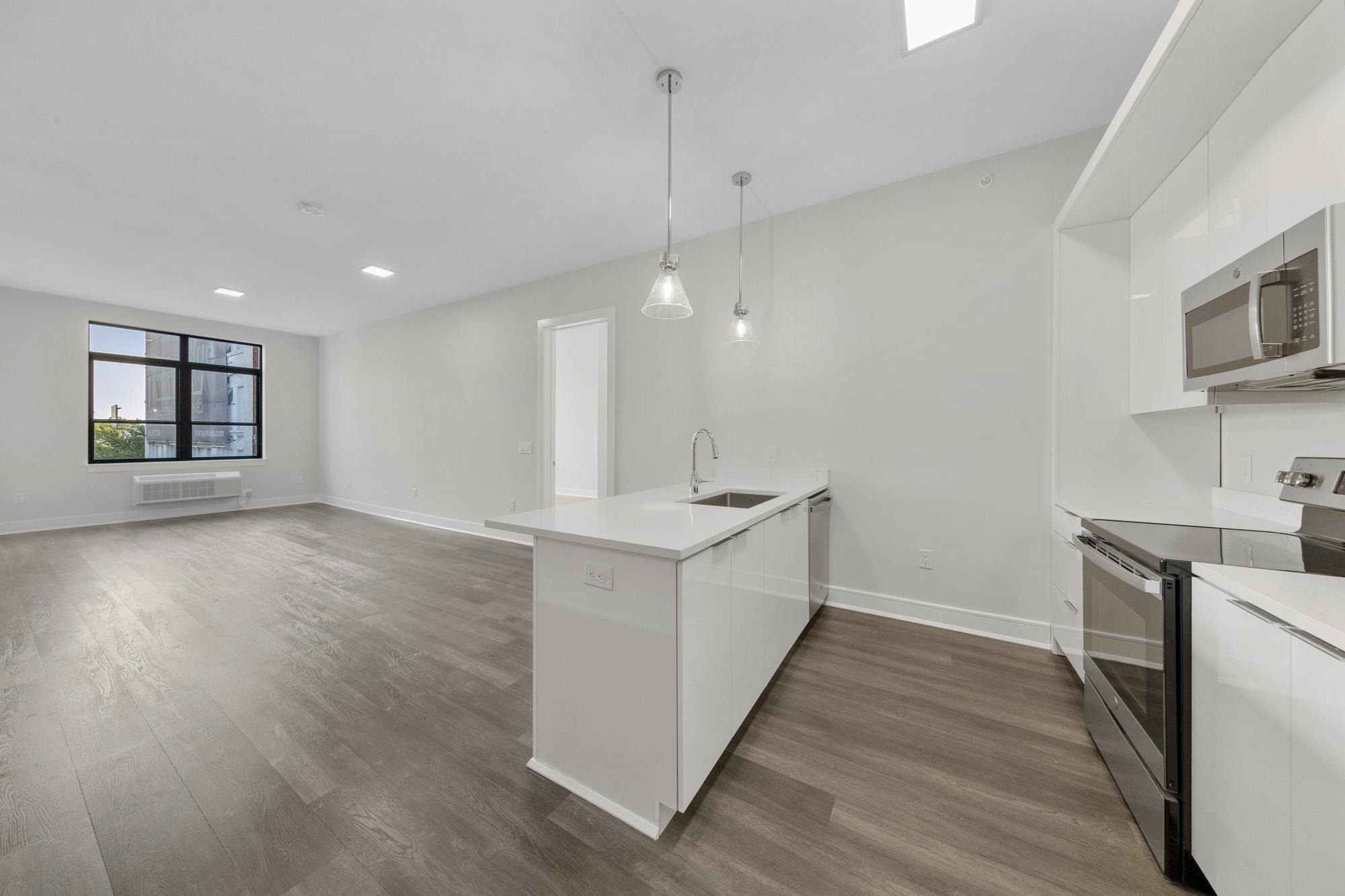 121 34TH ST Unit: 311