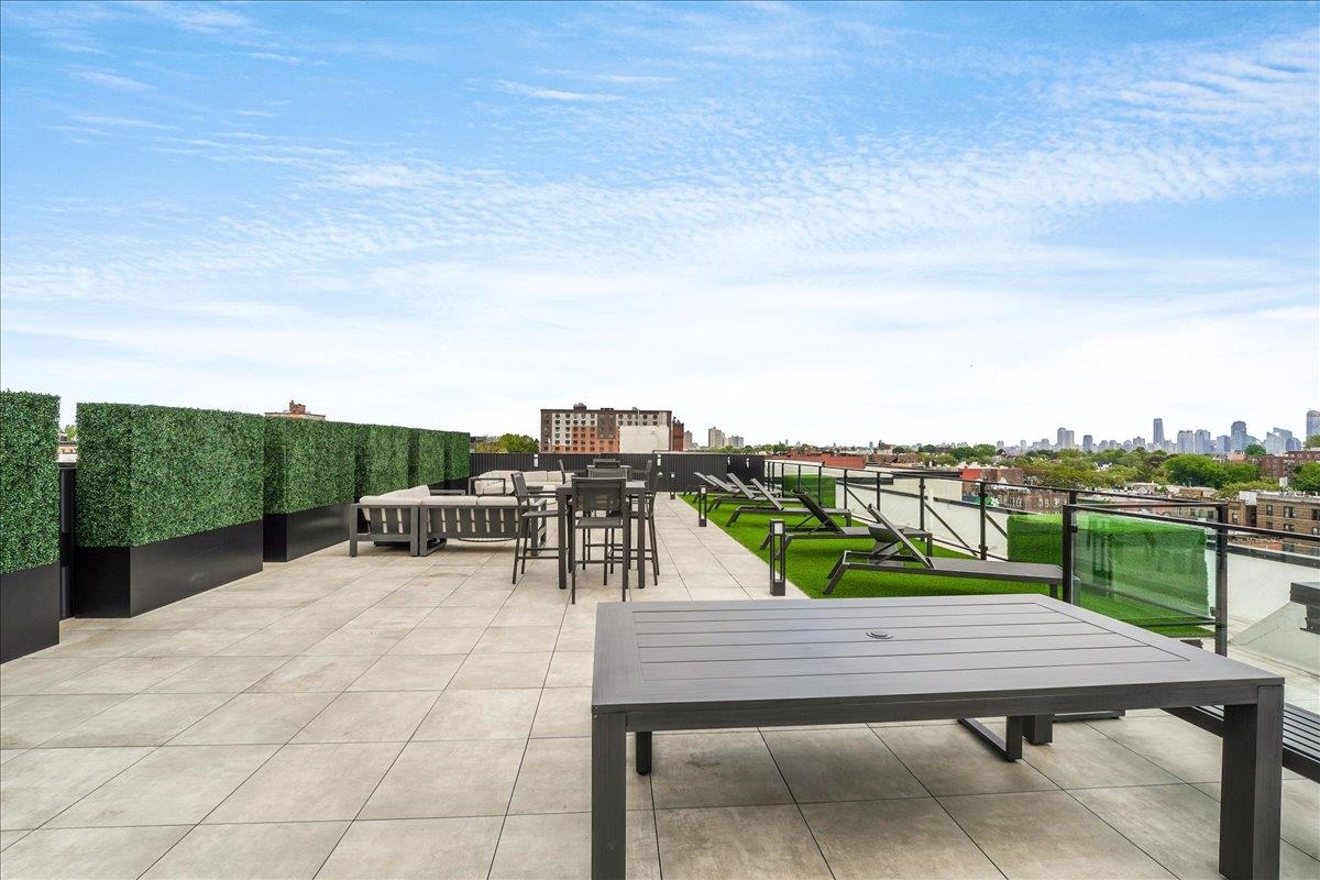 121 34TH ST Unit: 311