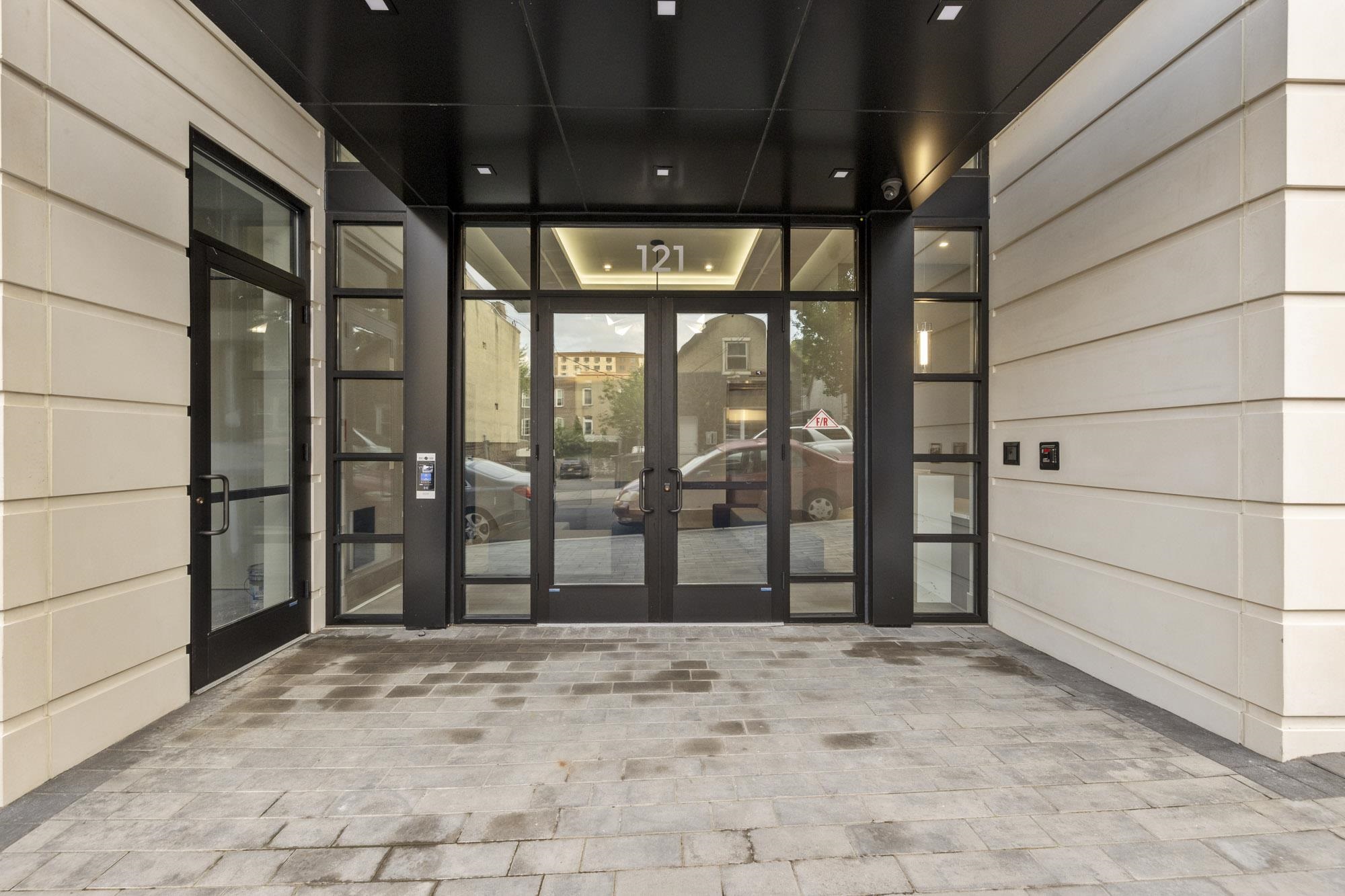 121 34TH ST Unit: 311