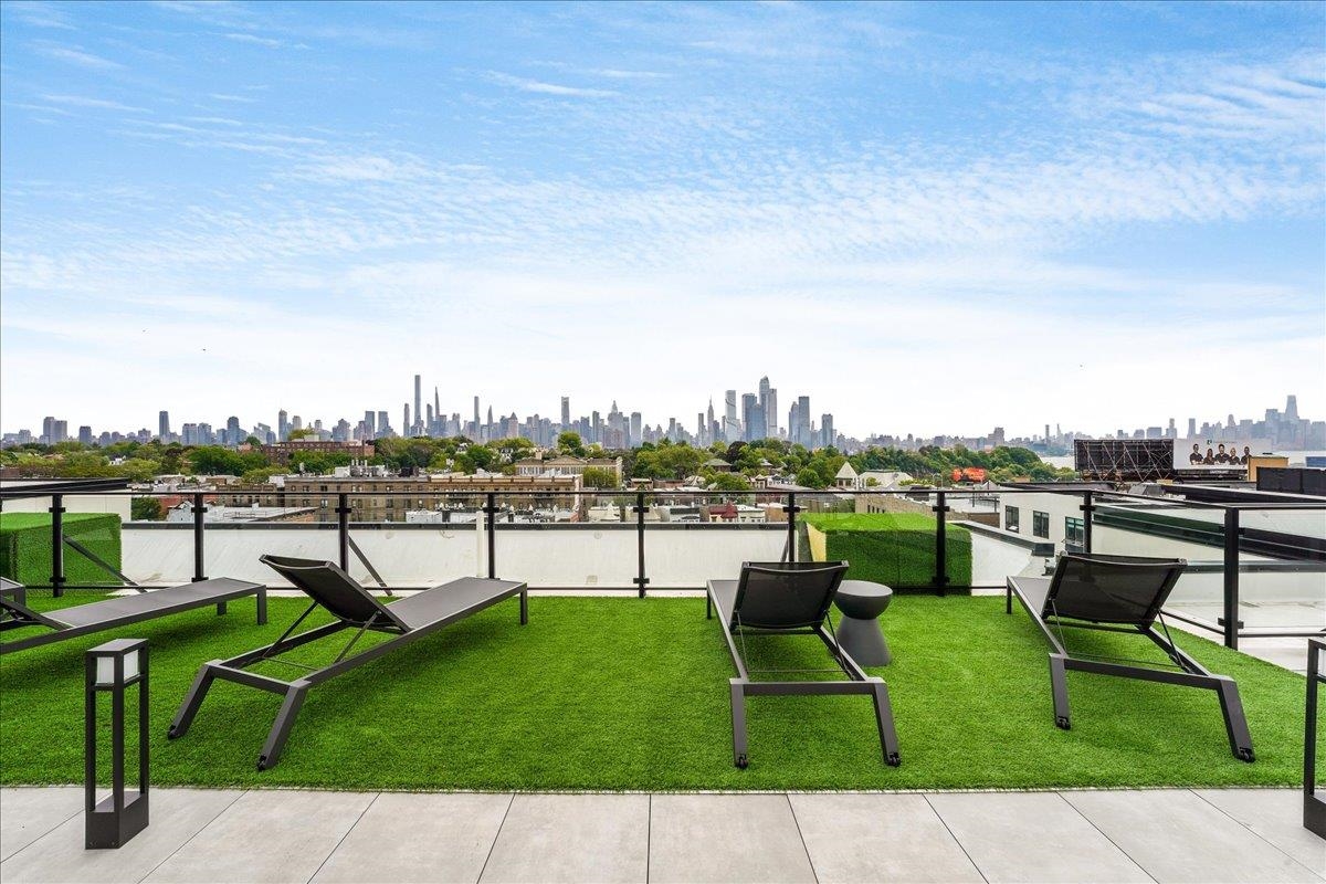 121 34TH ST Unit: 303