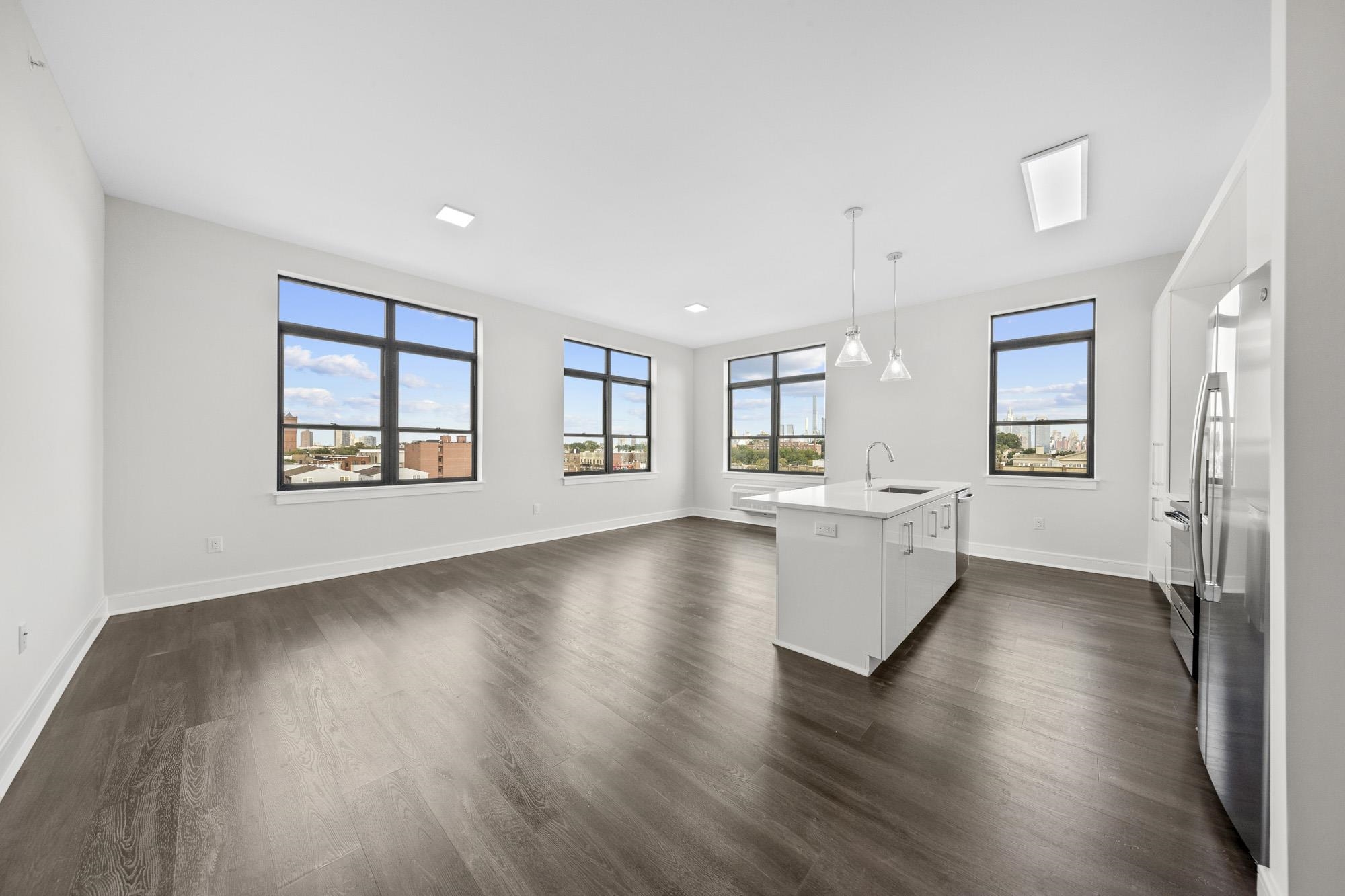 121 34TH ST Unit: 303