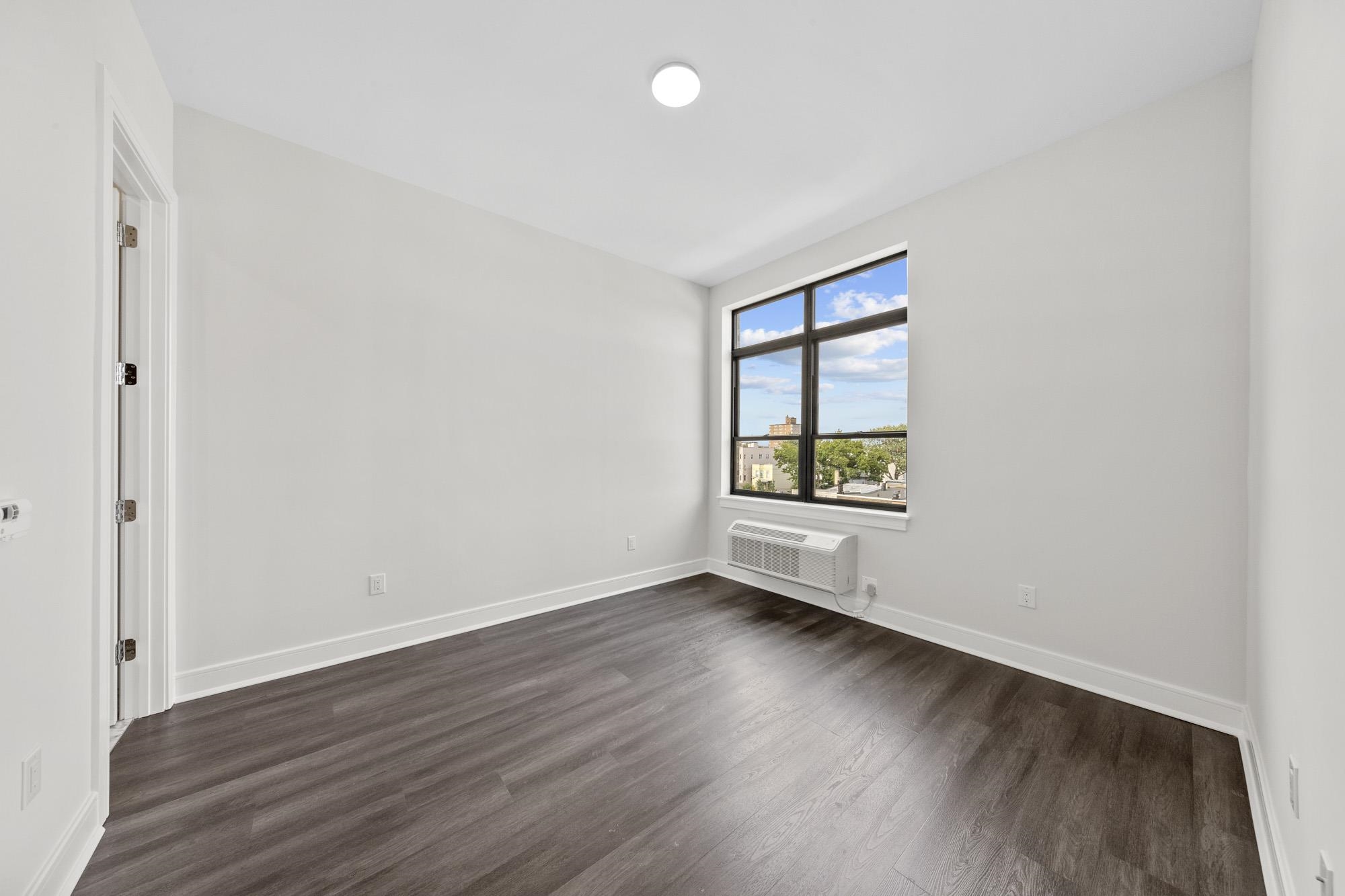 121 34TH ST Unit: 303