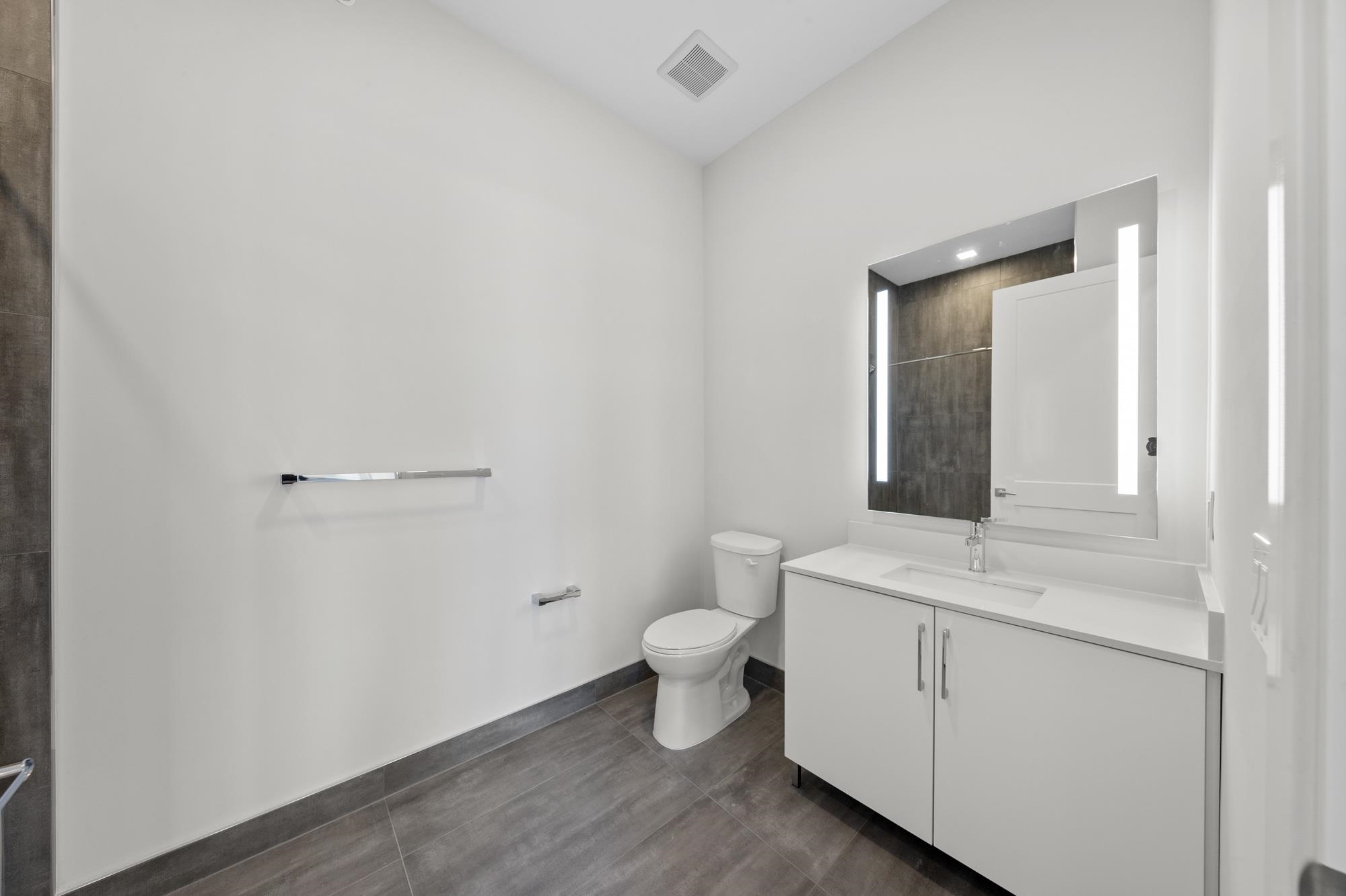 121 34TH ST Unit: 303