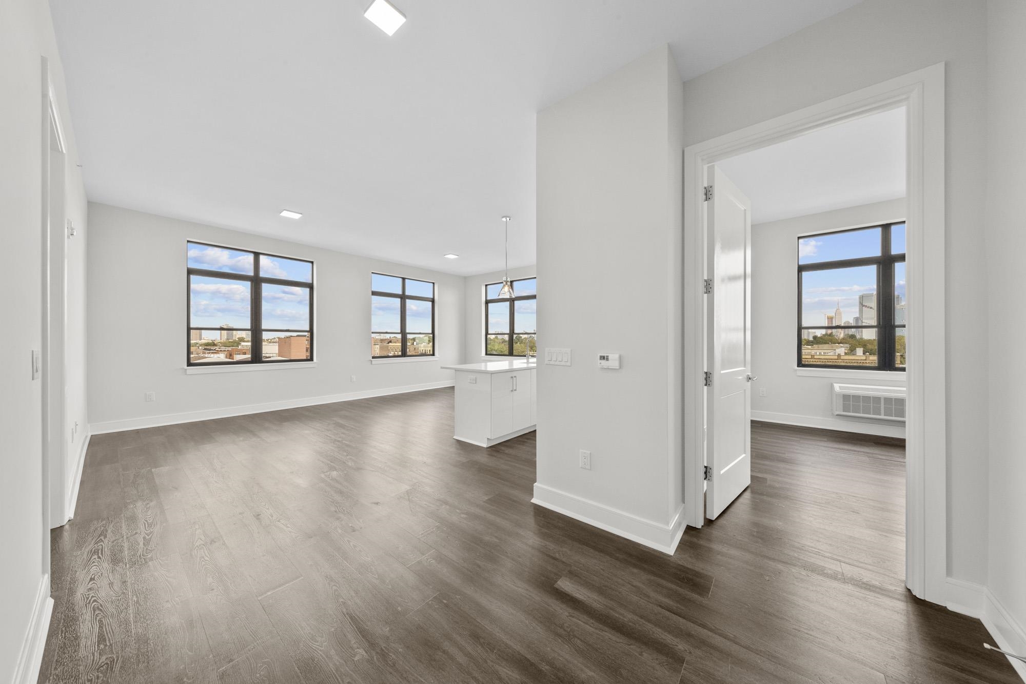 121 34TH ST Unit: 303