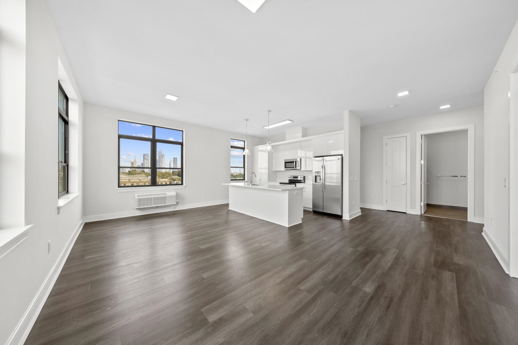 121 34TH ST Unit: 303