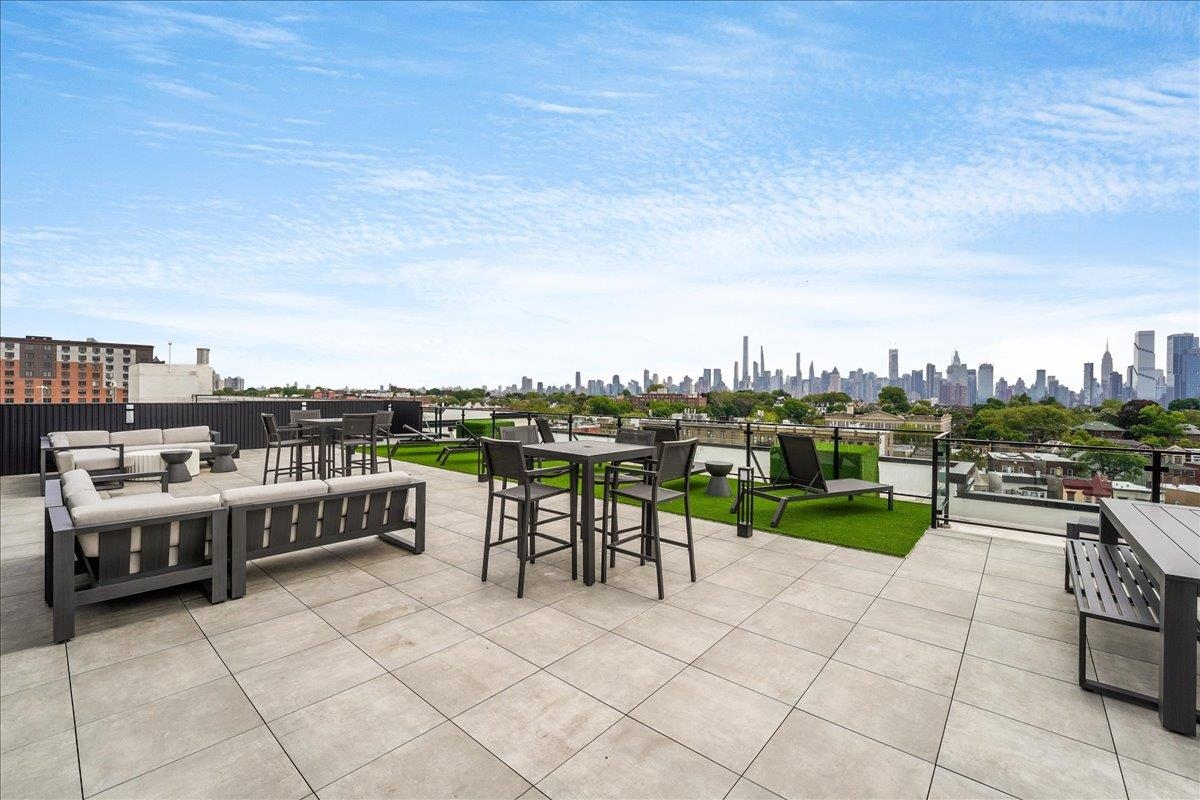 121 34TH ST Unit: 303