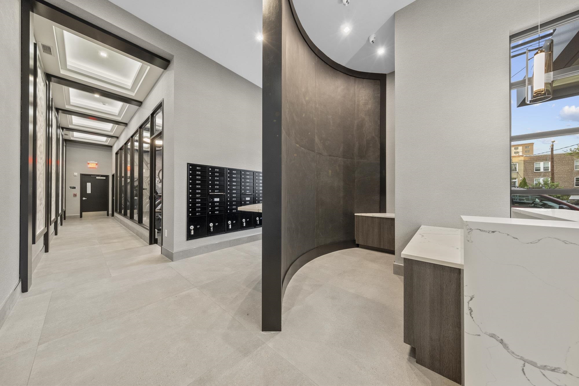 121 34TH ST Unit: 303