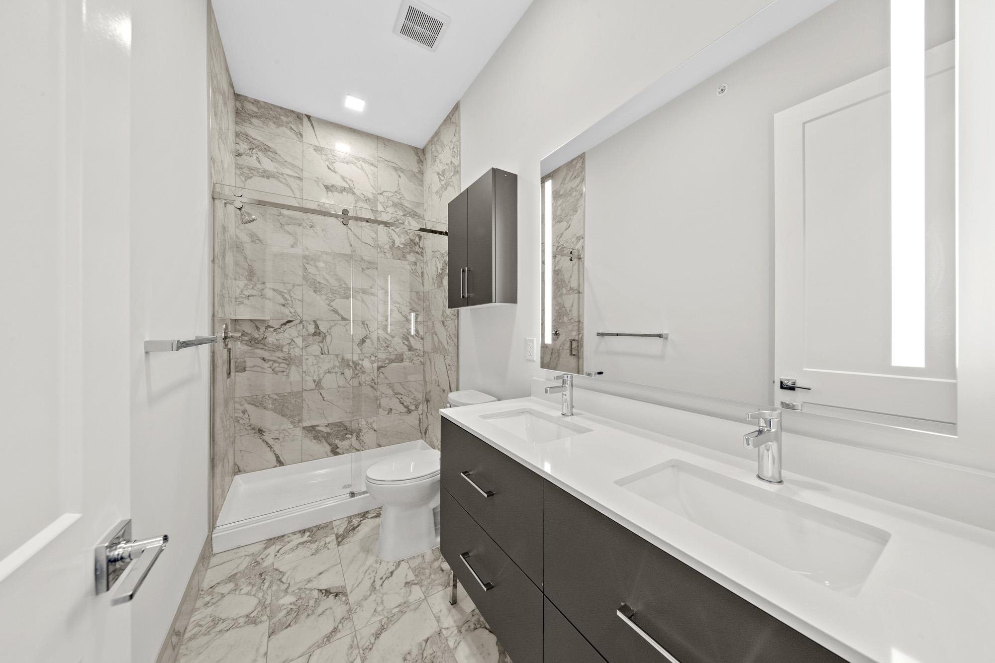 121 34TH ST Unit: 302