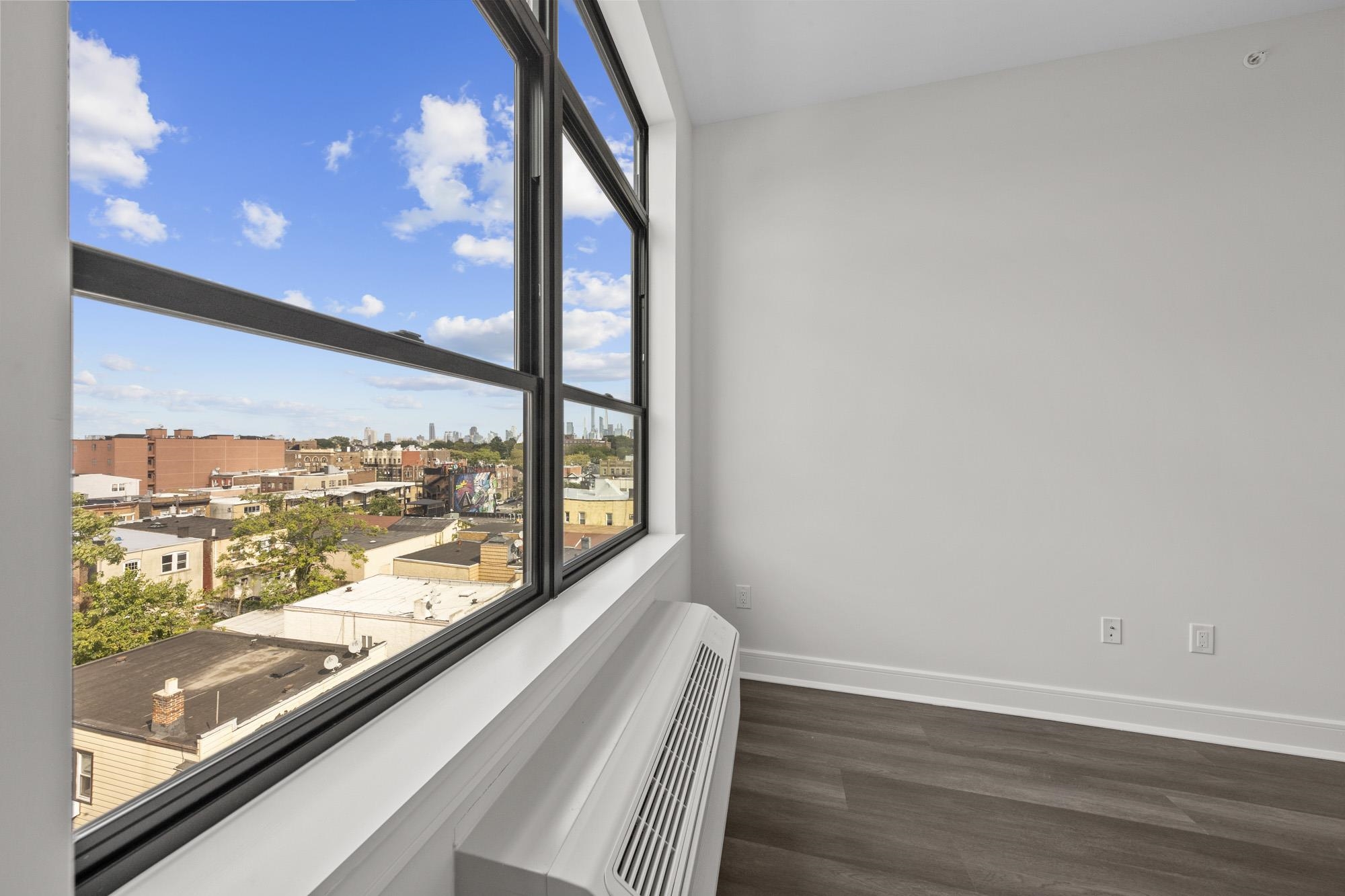121 34TH ST Unit: 302