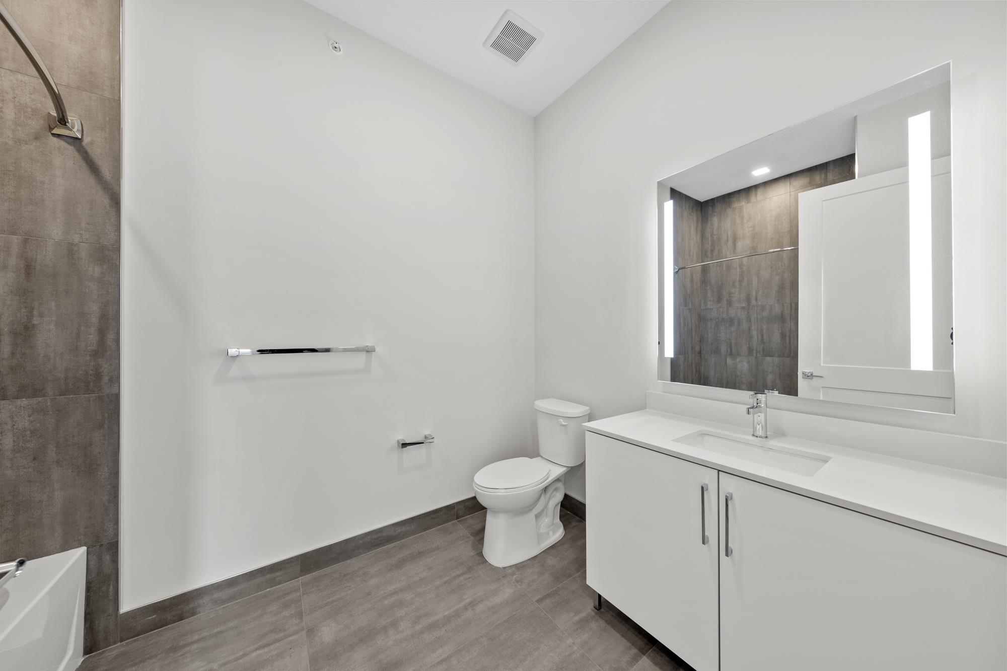 121 34TH ST Unit: 302