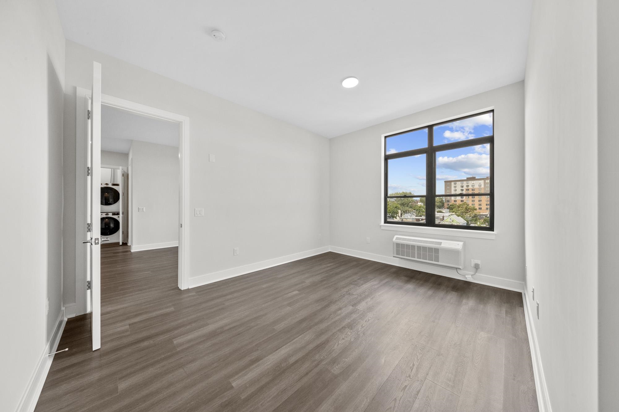 121 34TH ST Unit: 302