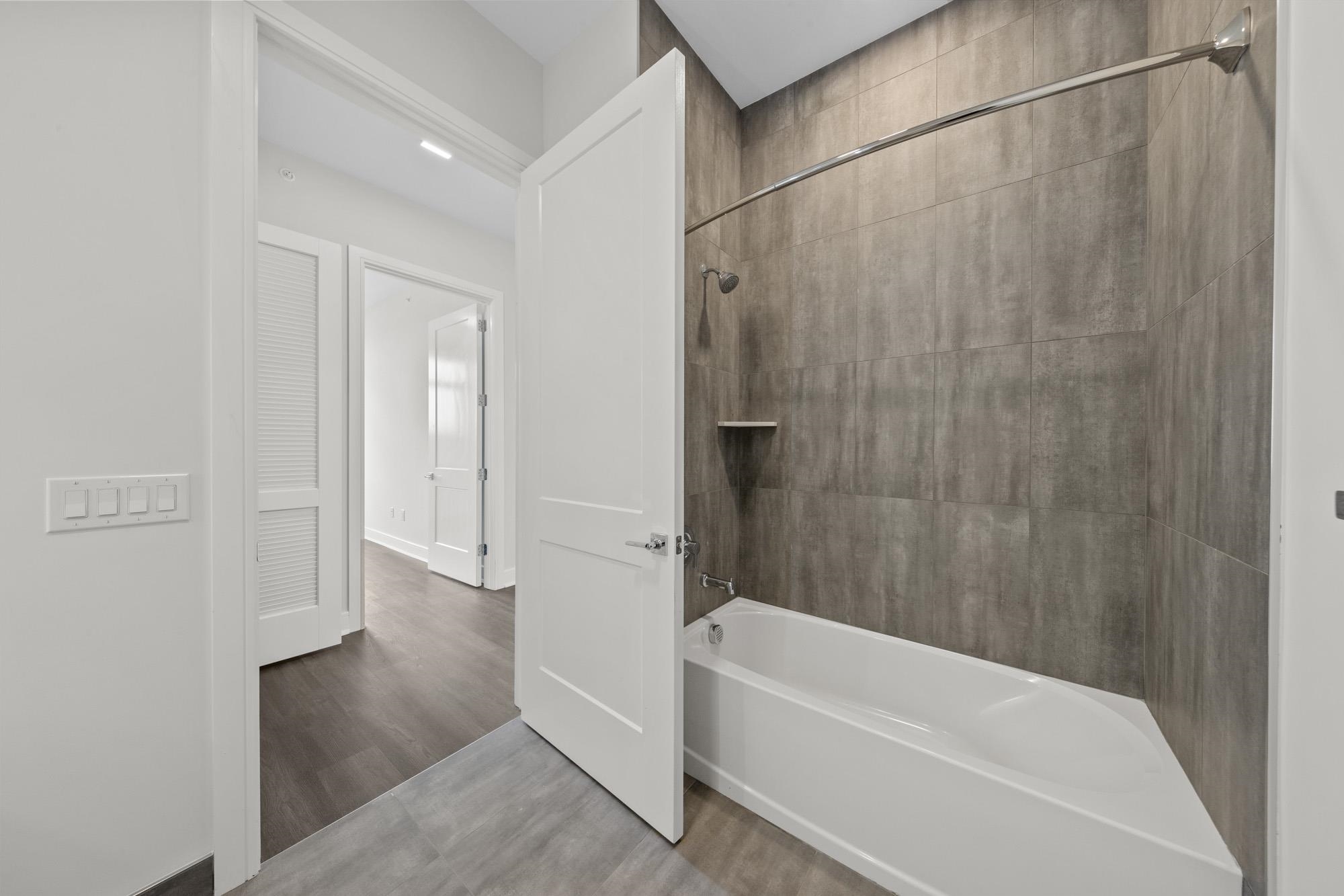 121 34TH ST Unit: 302