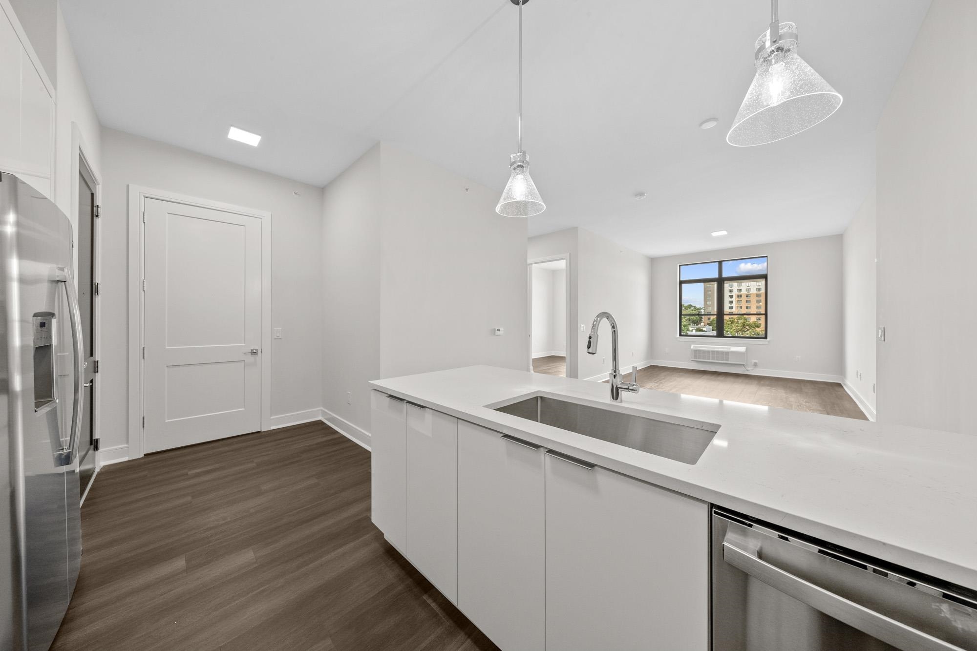 121 34TH ST Unit: 302