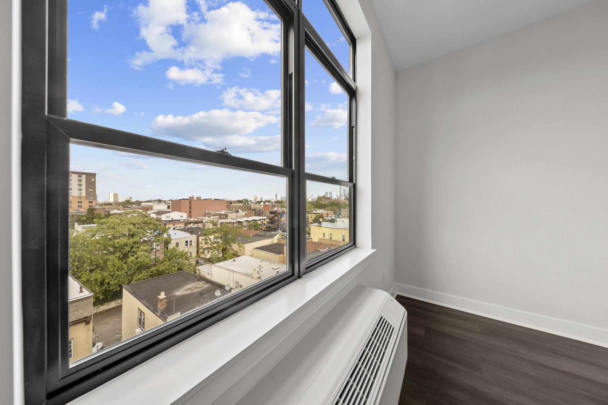 121 34TH ST Unit: 302