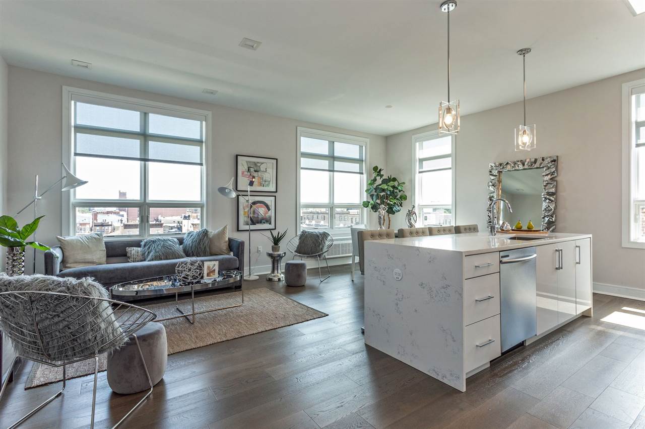 119 PETER ST Unit: 601