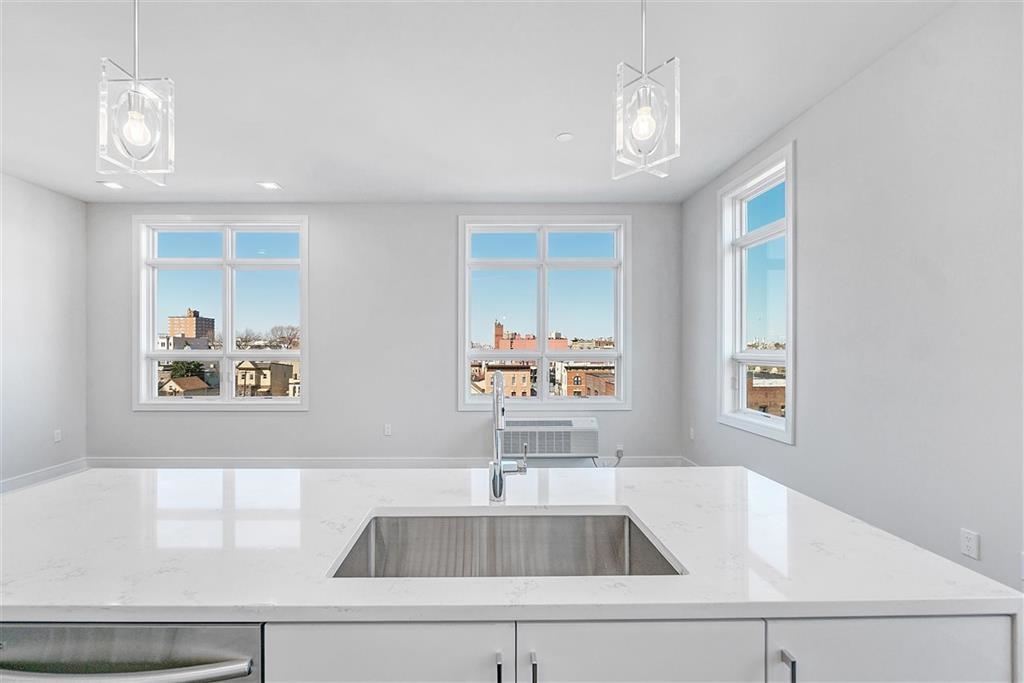 119 PETER ST Unit: 604