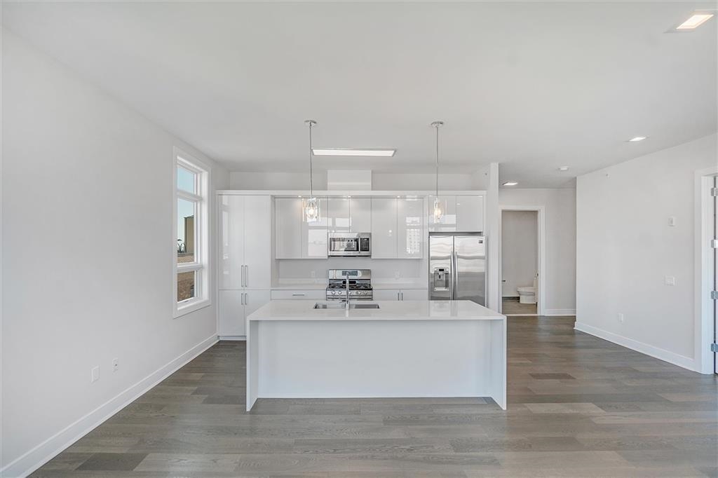 119 PETER ST Unit: 604