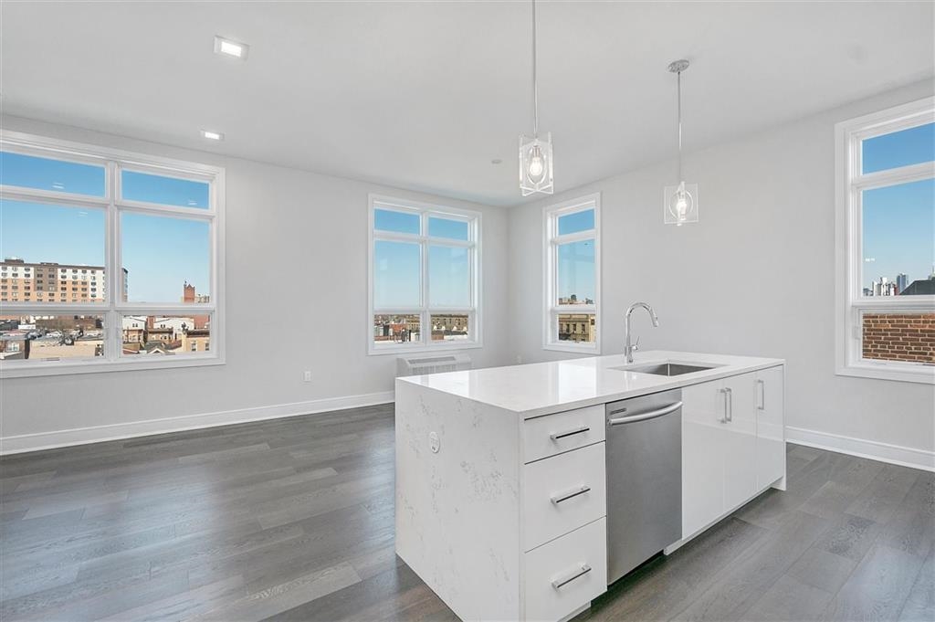 119 PETER ST Unit: 604