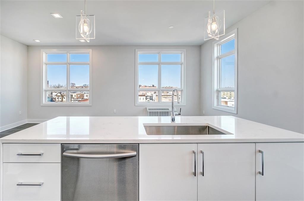 119 PETER ST Unit: 604